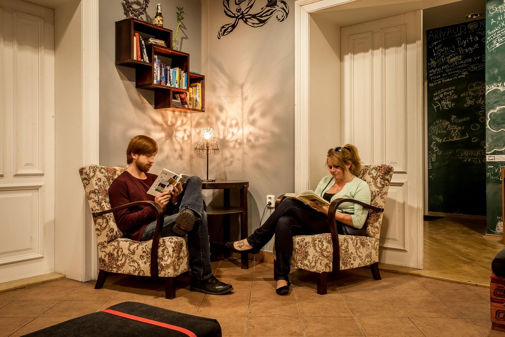 هتل Ahoy Hostel پراگ