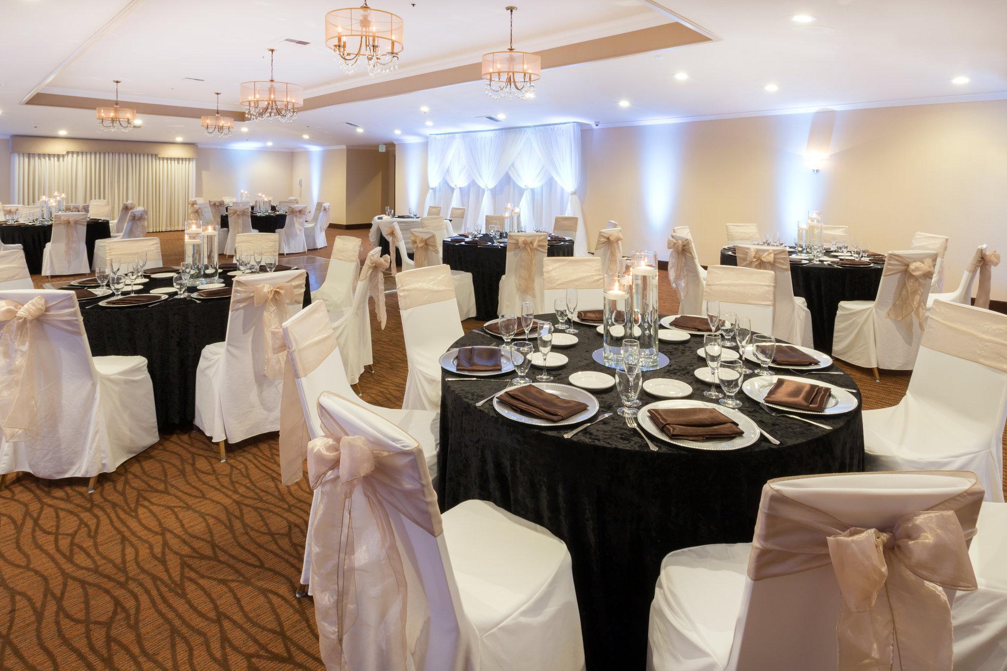 هتل Holiday Inn Santa Ana - Orange County Airport سانتا آنا