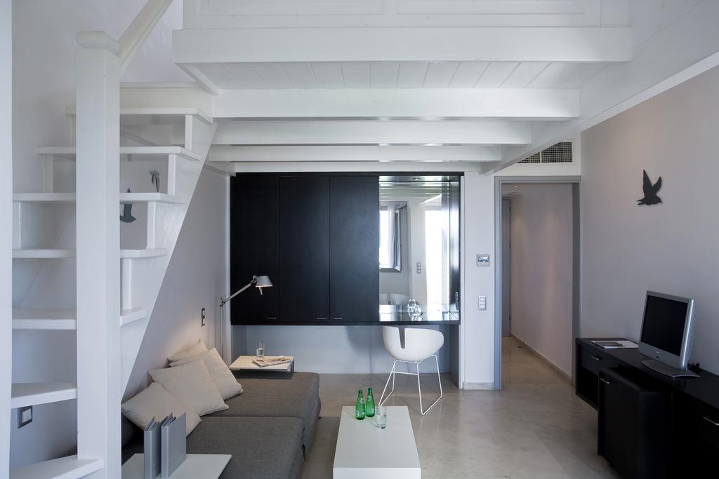 هتل The Majestic Hotel Thira (Fira)