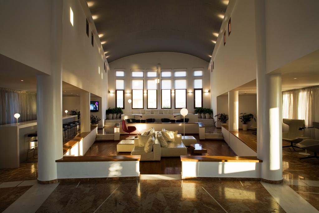 هتل The Majestic Hotel Thira (Fira)