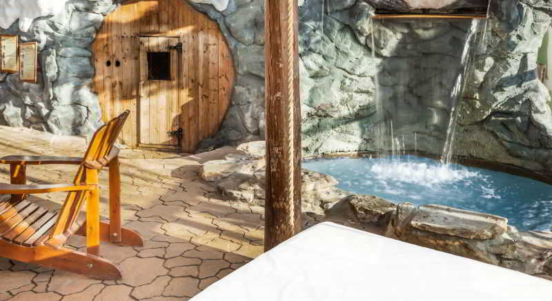 هتل Universel Quebec City