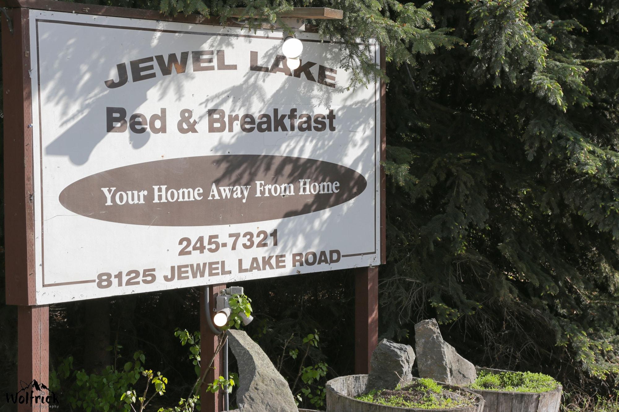 Hotel Jewel Lake Bed & Breakfast