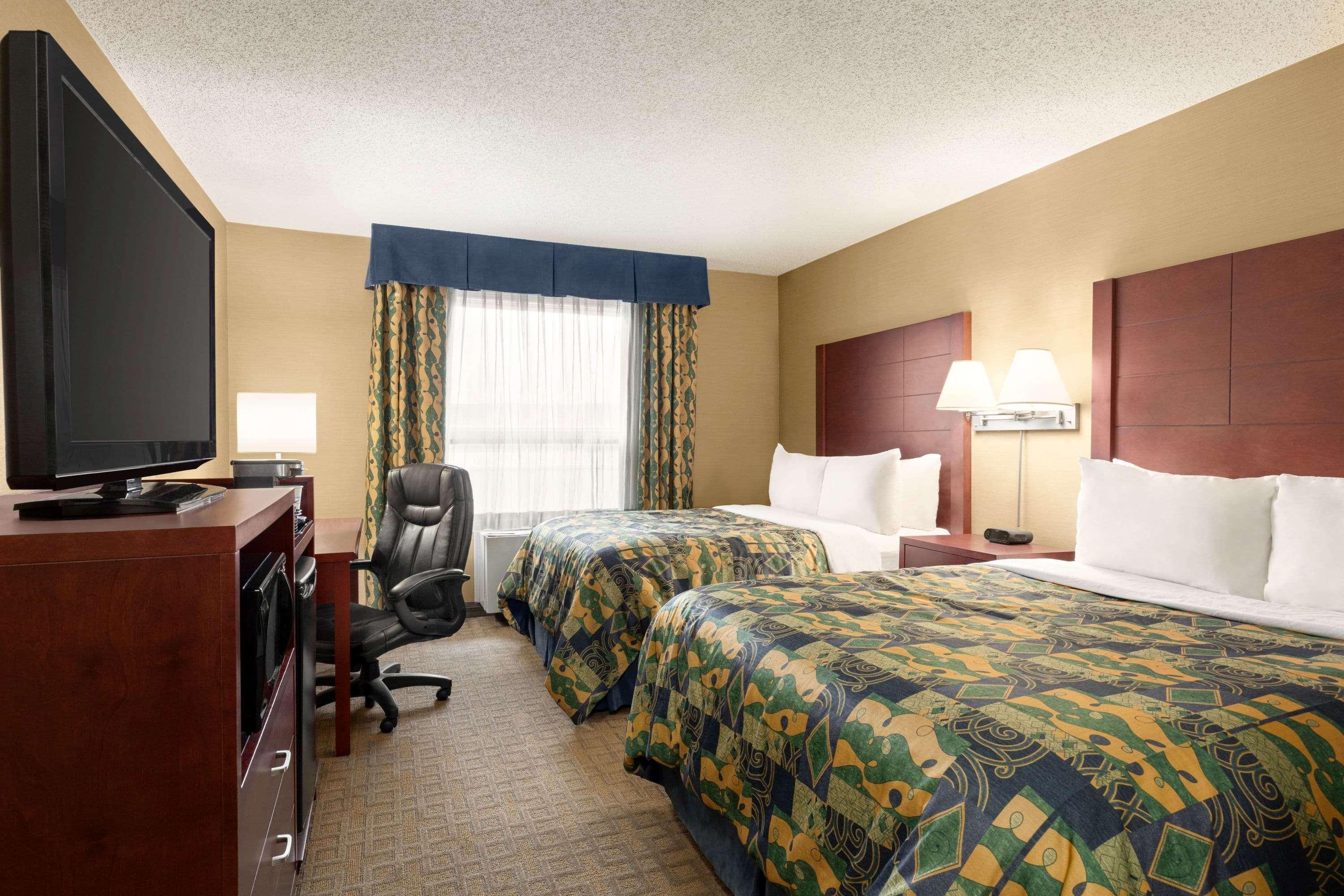 هتل Travelodge by Wyndham Oshawa Whitby Oshawa