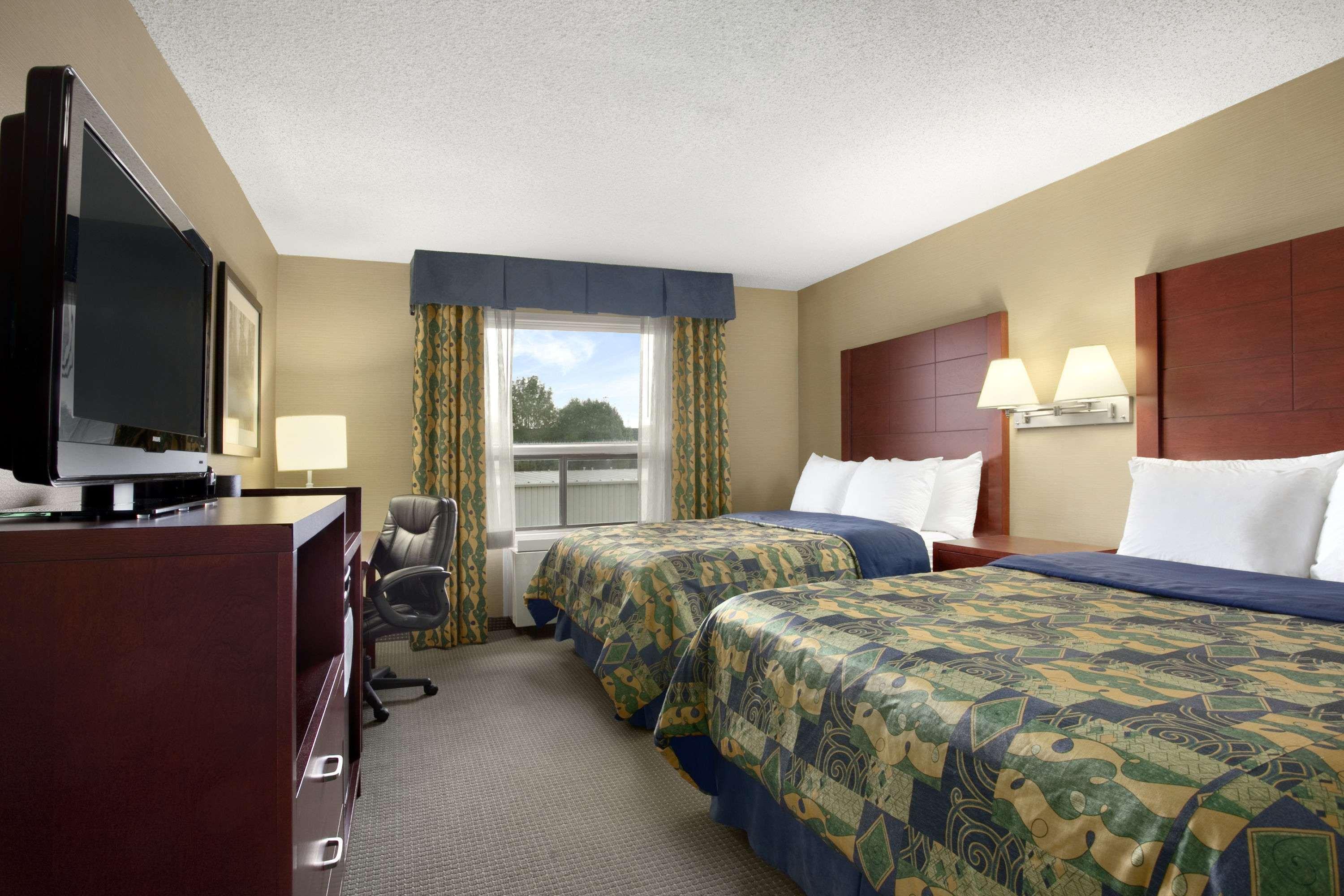 هتل Travelodge by Wyndham Oshawa Whitby Oshawa