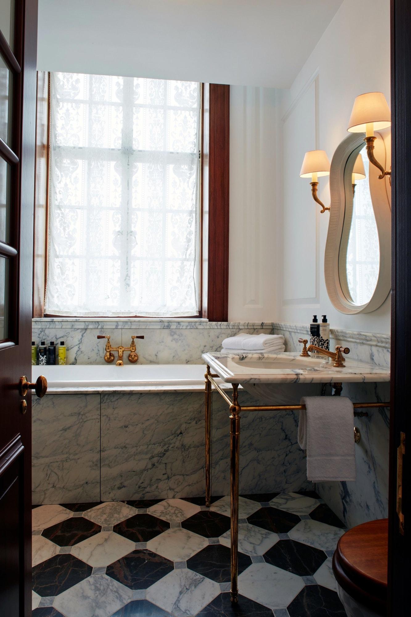 هتل The Ned London لندن