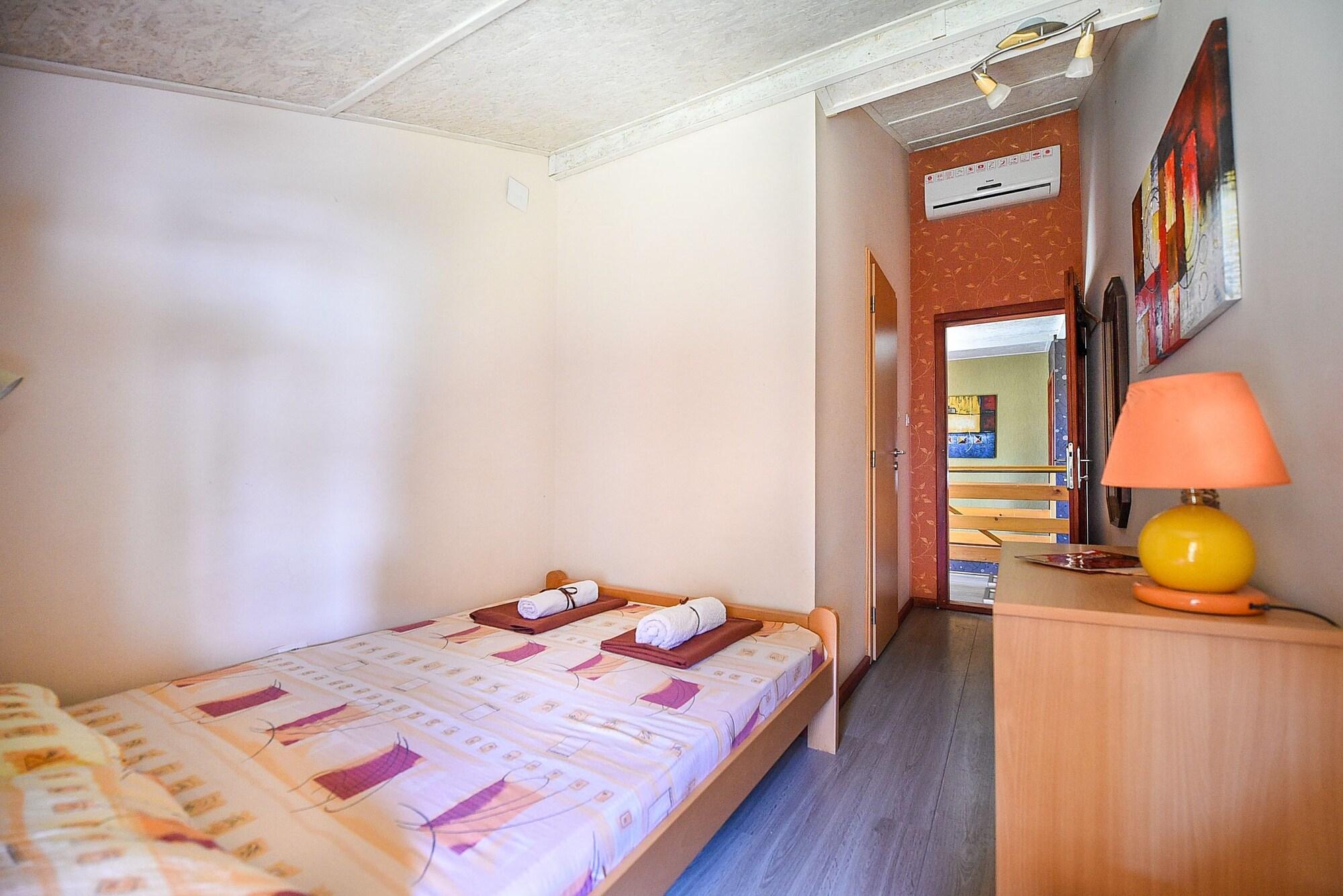 هتل San Art Floating Hostel بلگراد