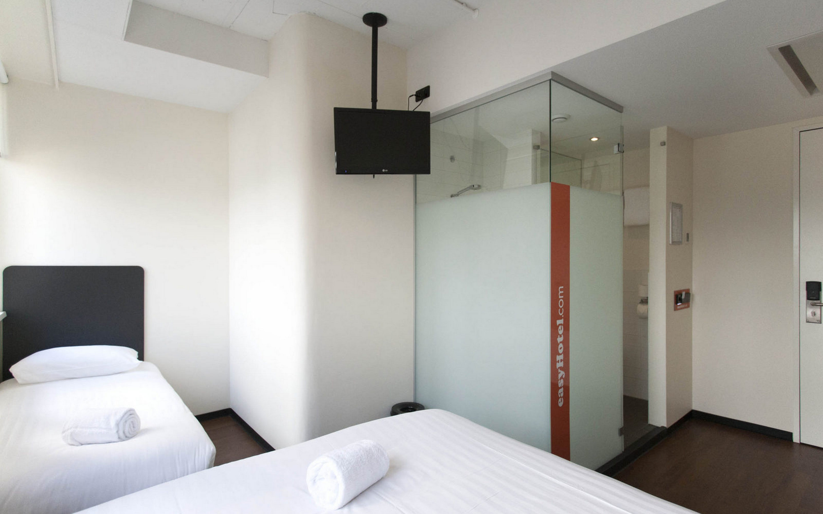 هتل easyHotel Den Haag City Centre The Hague