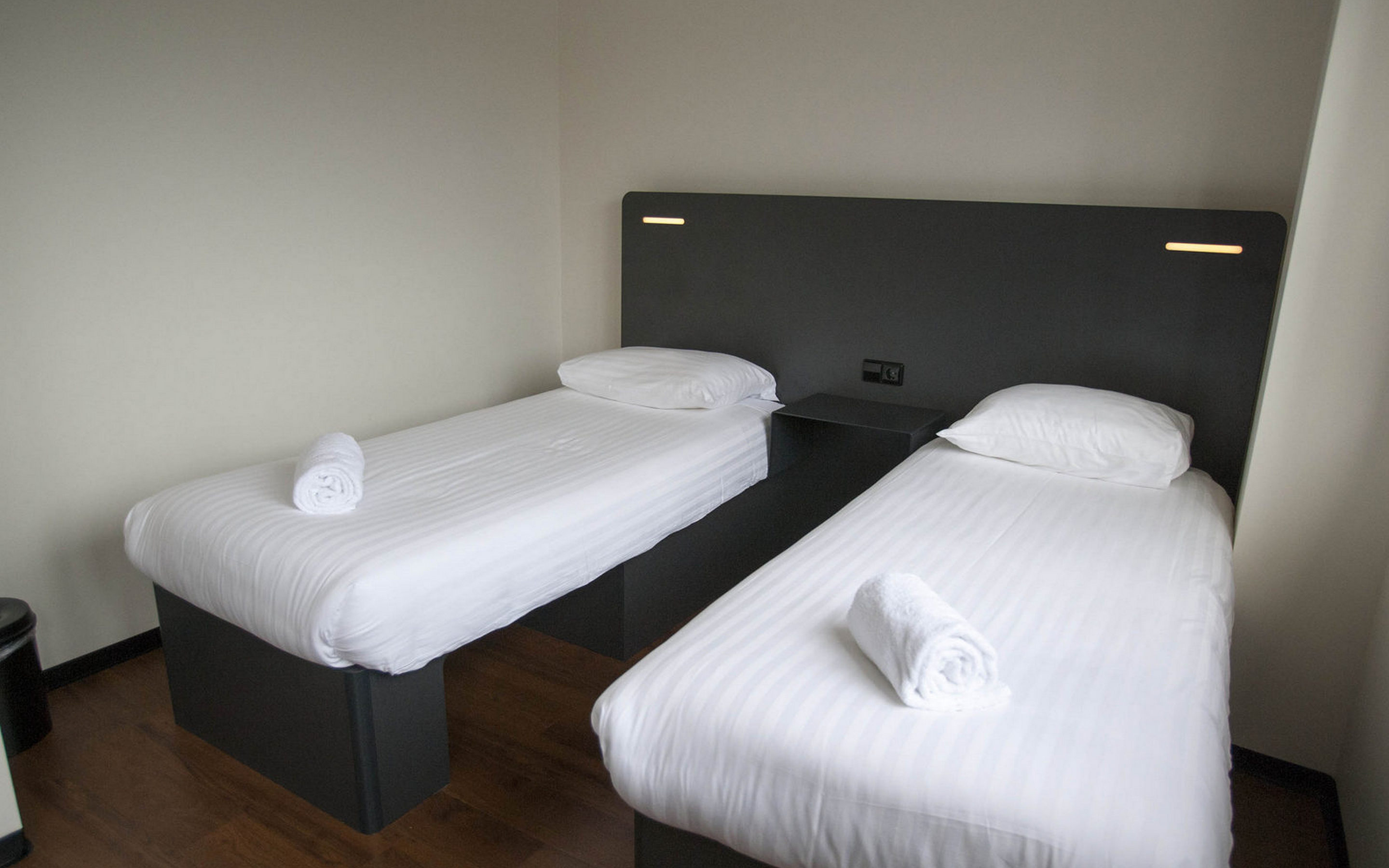 هتل easyHotel Den Haag City Centre The Hague