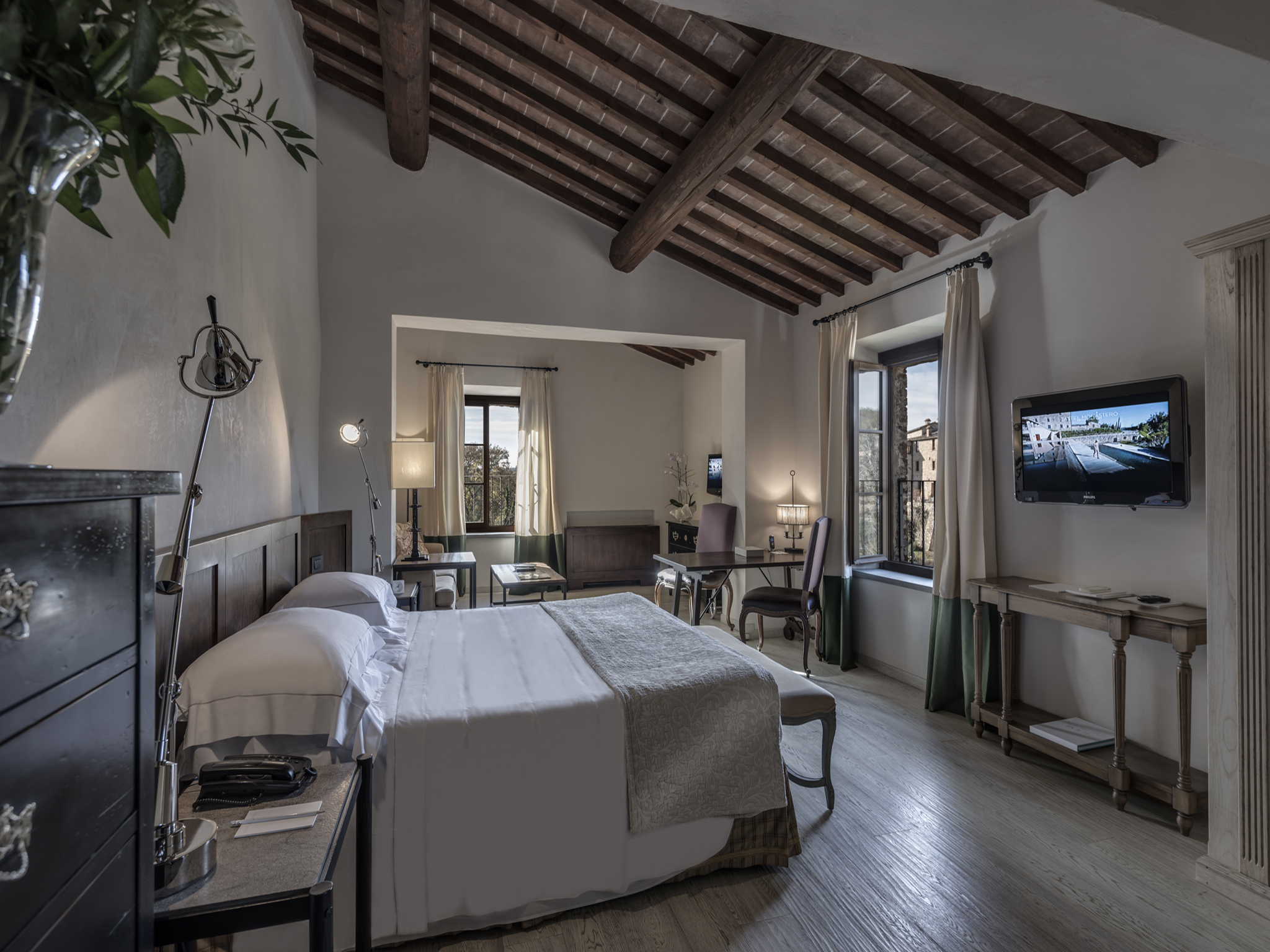 تصاویر Hotel Castel Monastero Resort & Spa
