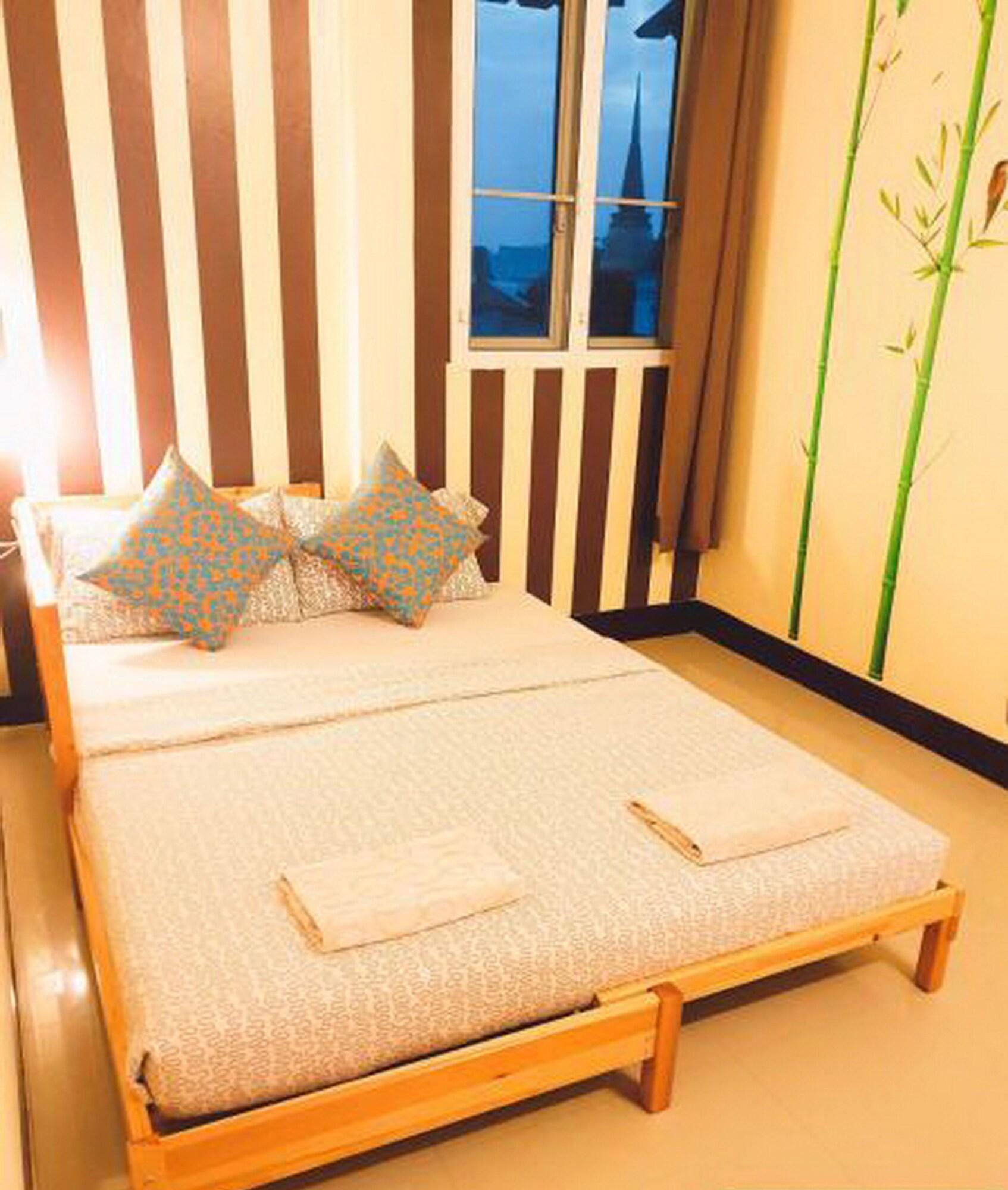 هتل Baan Nampetch Hostel بانگکوک