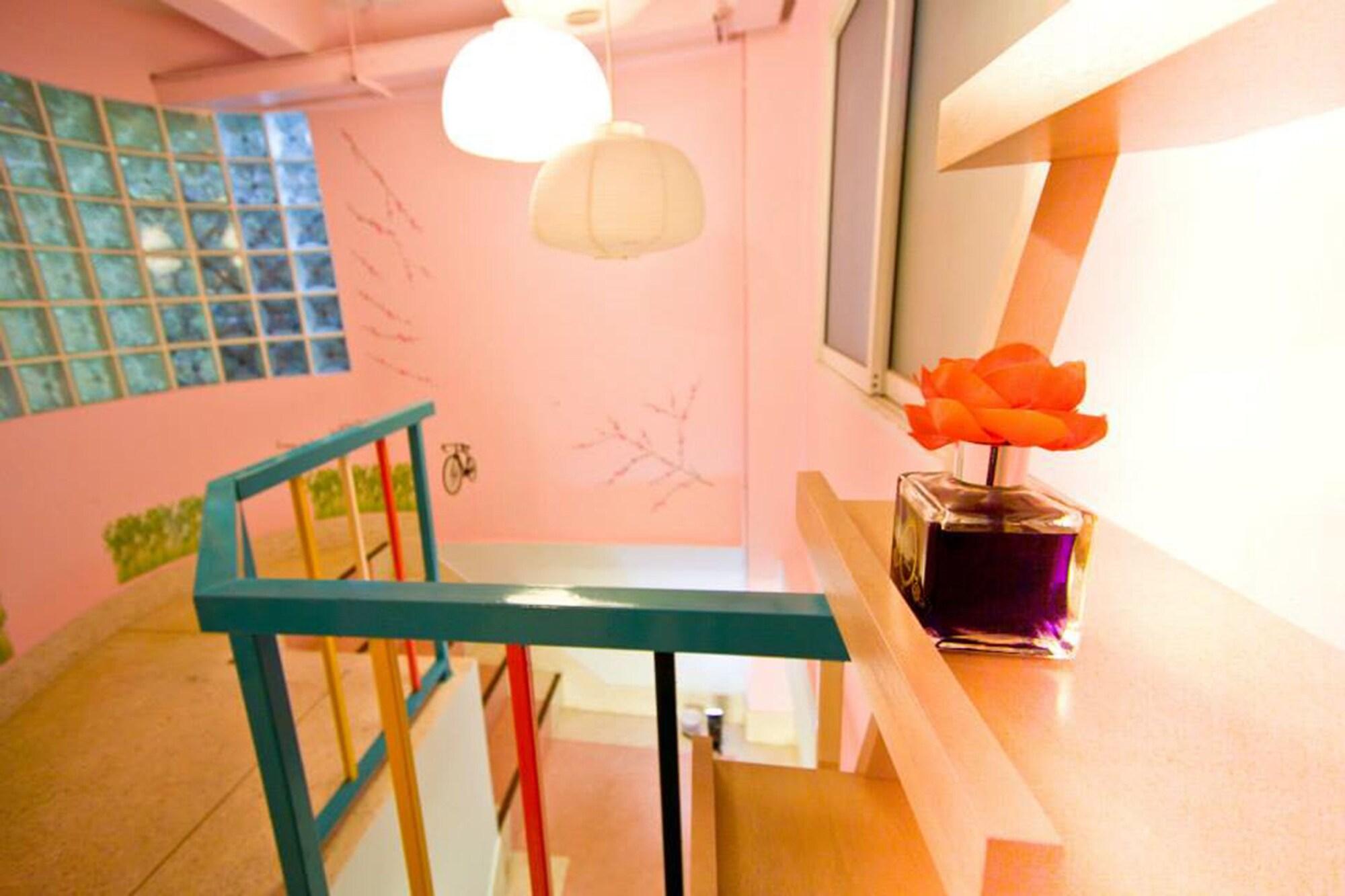 هتل Baan Nampetch Hostel بانگکوک