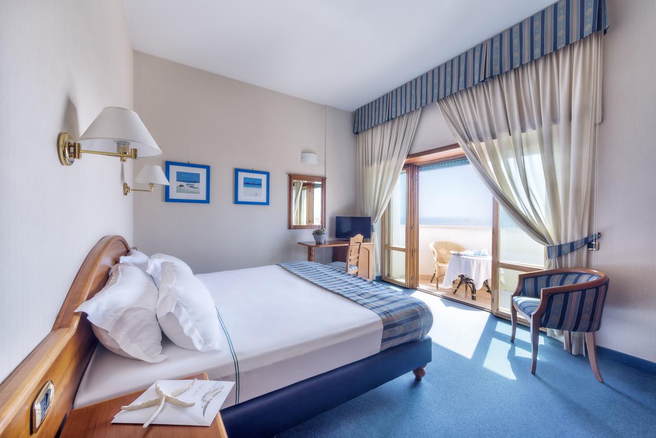 هتل Astura Palace نتونو