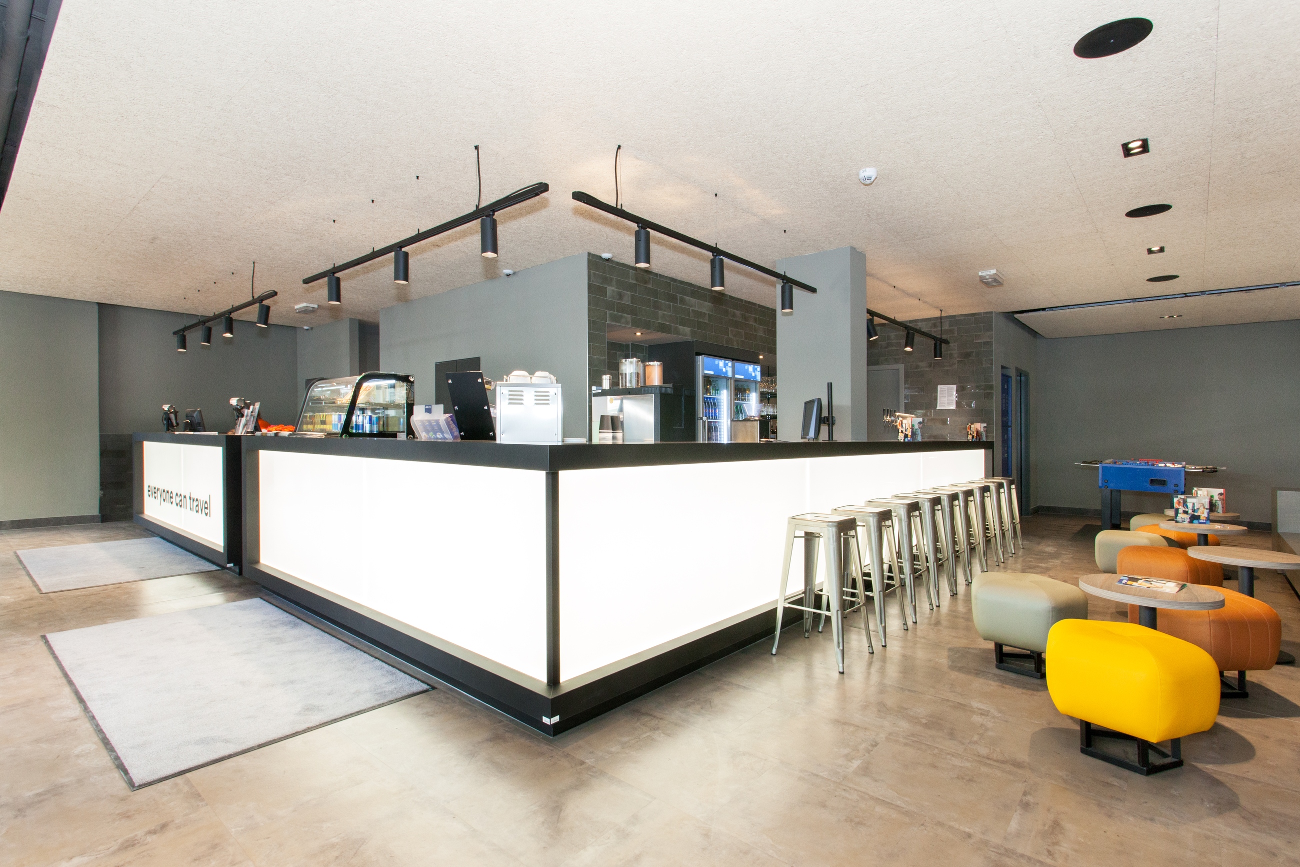 هتل a&o Köln Neumarkt کلن