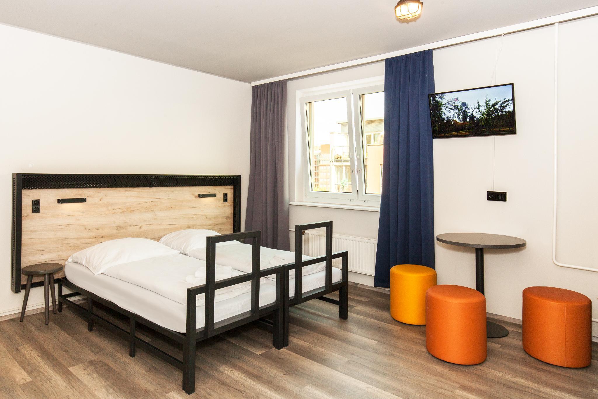 هتل a&o Köln Neumarkt کلن