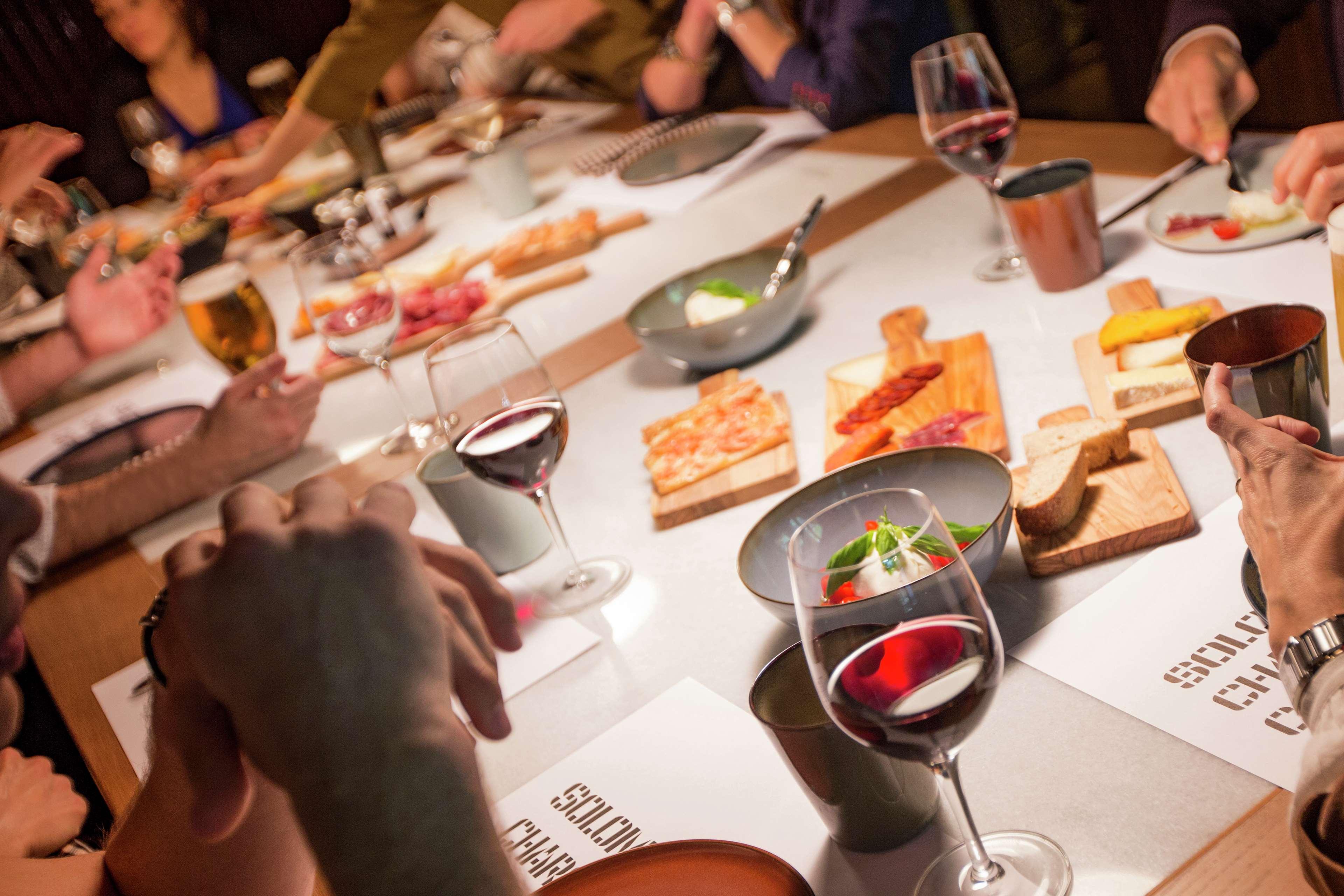 هتل Alexandra Barcelona Hotel, Curio Collection by Hilton بارسلونا