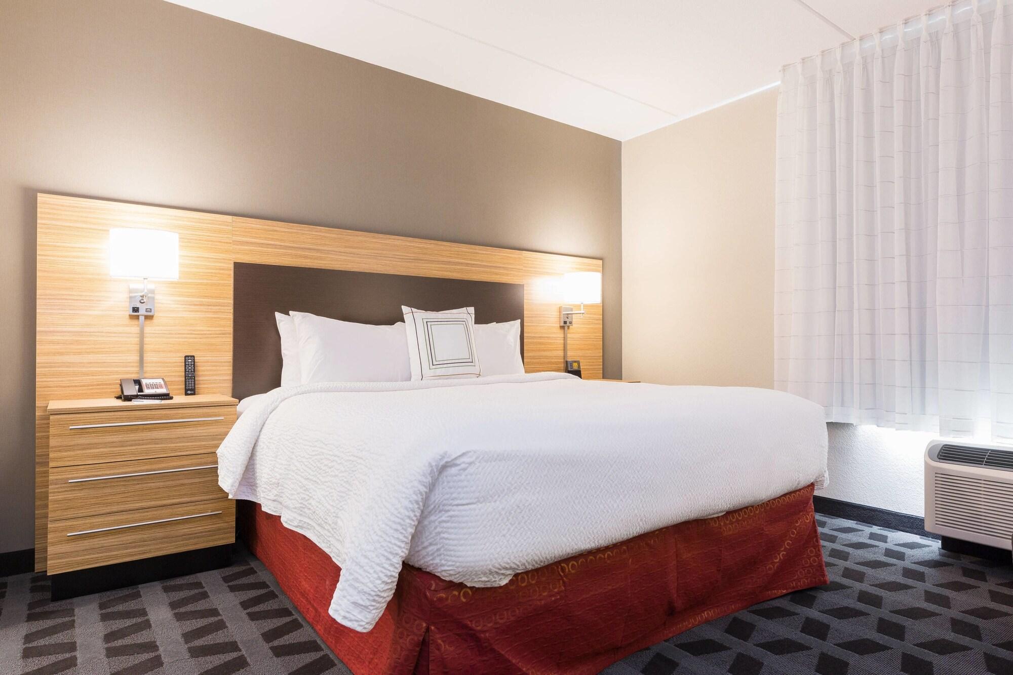هتل TownePlace Suites Edmonton South Edmonton