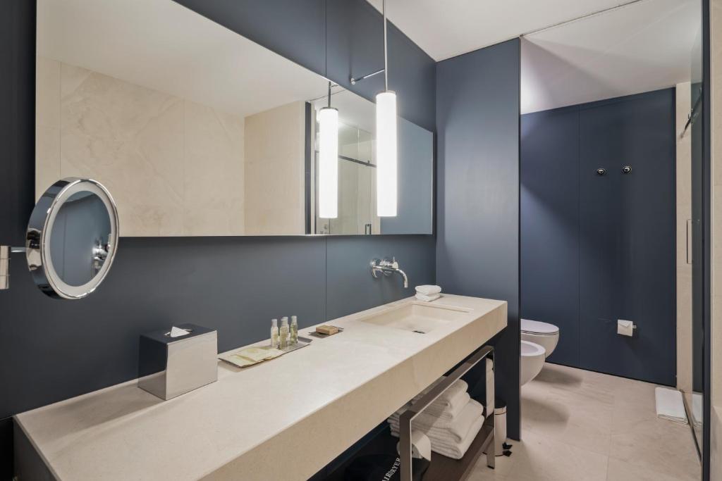 هتل Hilton Lake Como کومو