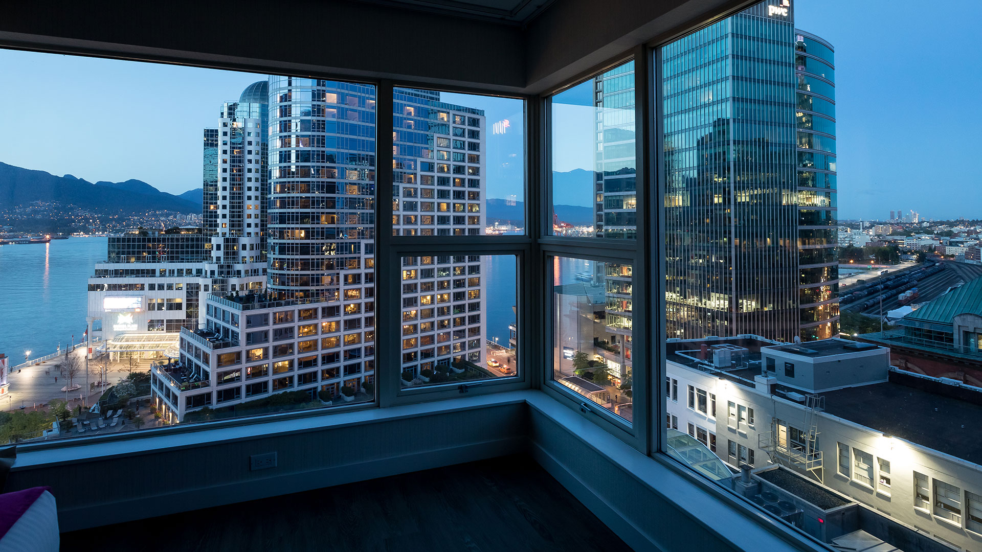 هتل Auberge Vancouver ونکوور