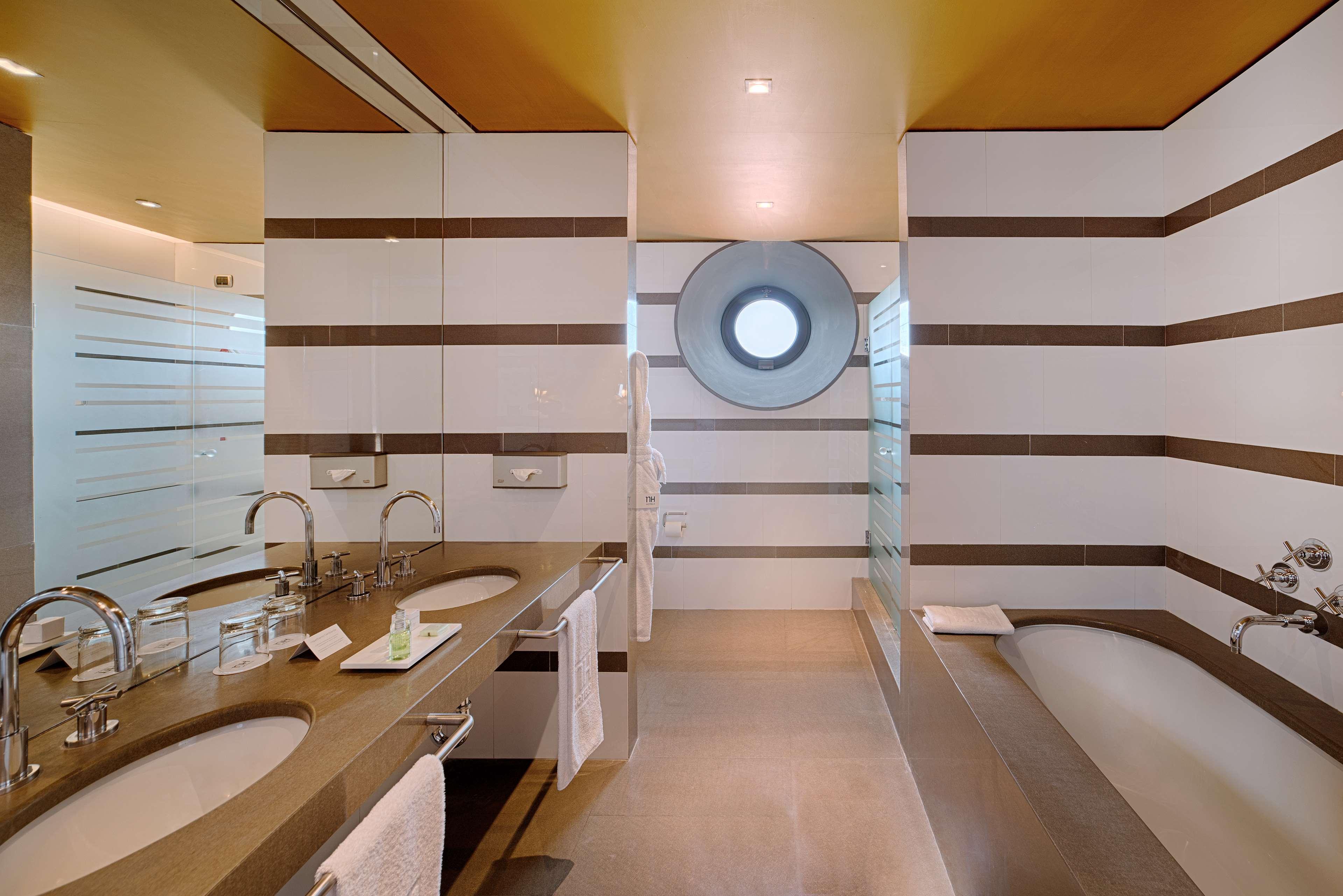 هتل NH Bologna De La Gare بولوگنا