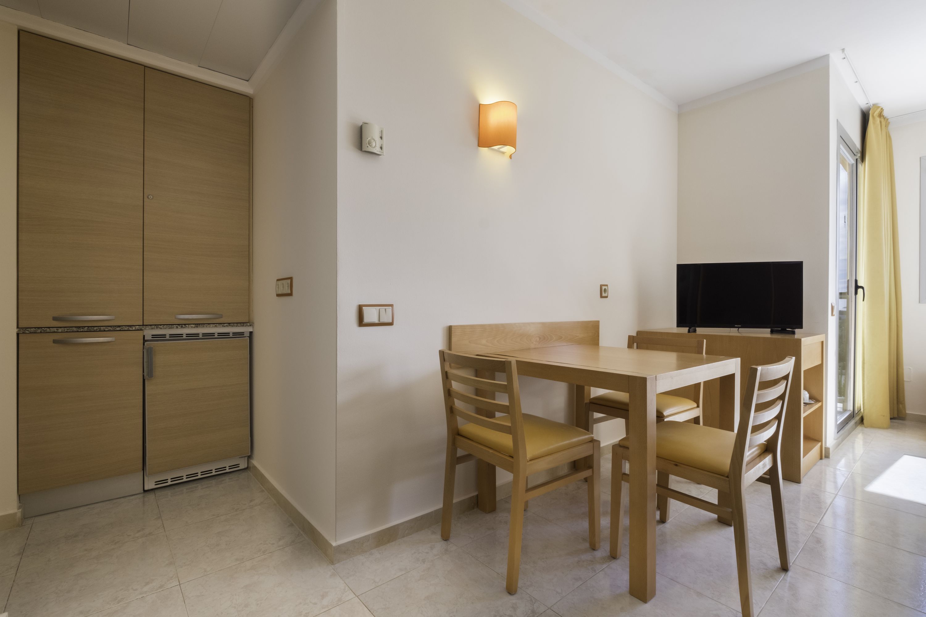 هتل Hotel Atlantic by LLUM Es Canar