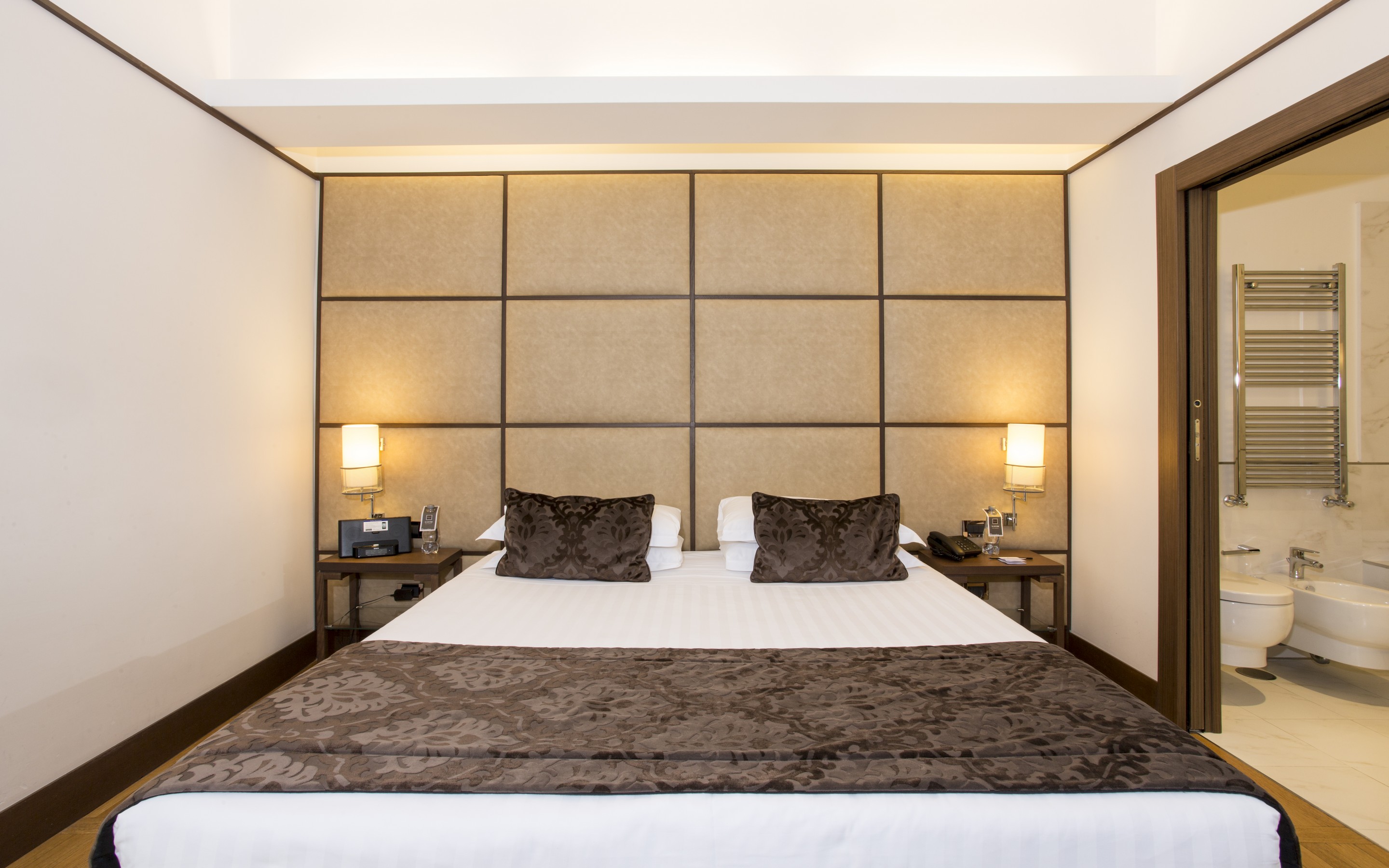 هتل The Independent Hotel رم