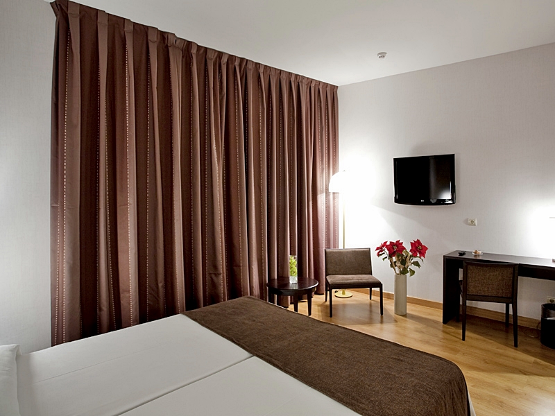 هتل Hostal Carlos III Getafe