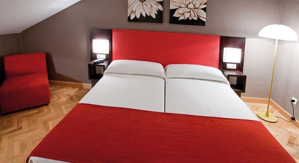 هتل Hostal Carlos III Getafe
