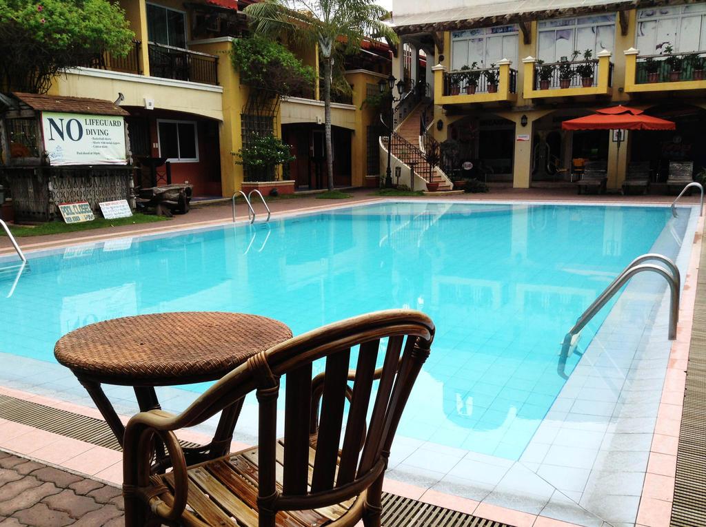 هتل Crown Regency Residence Davao