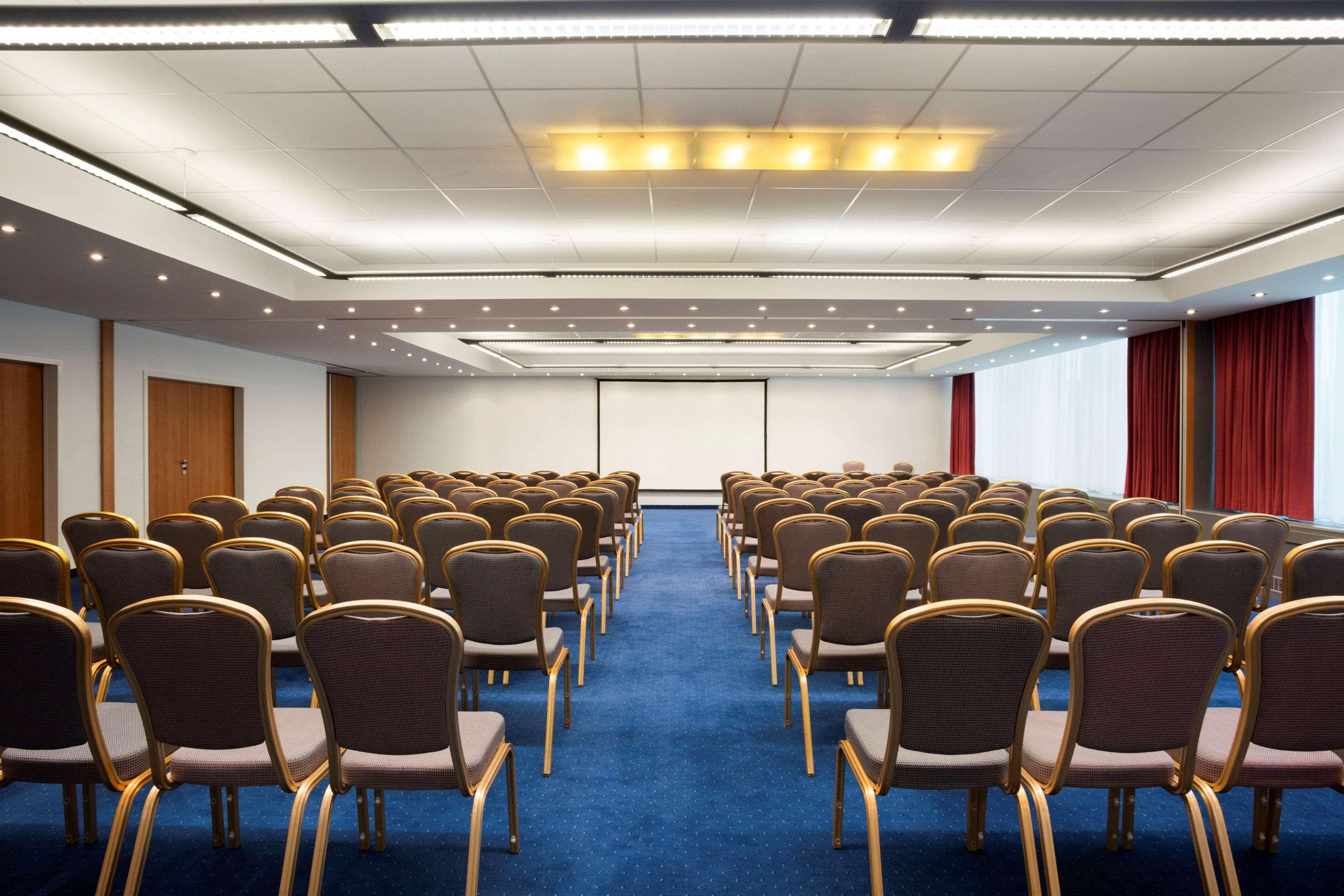 هتل Ramada Encore by Wyndham Geneva Carouge