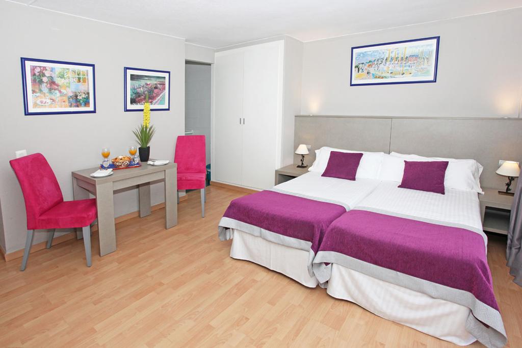 هتل Hotel El Faro Marbella Marbella