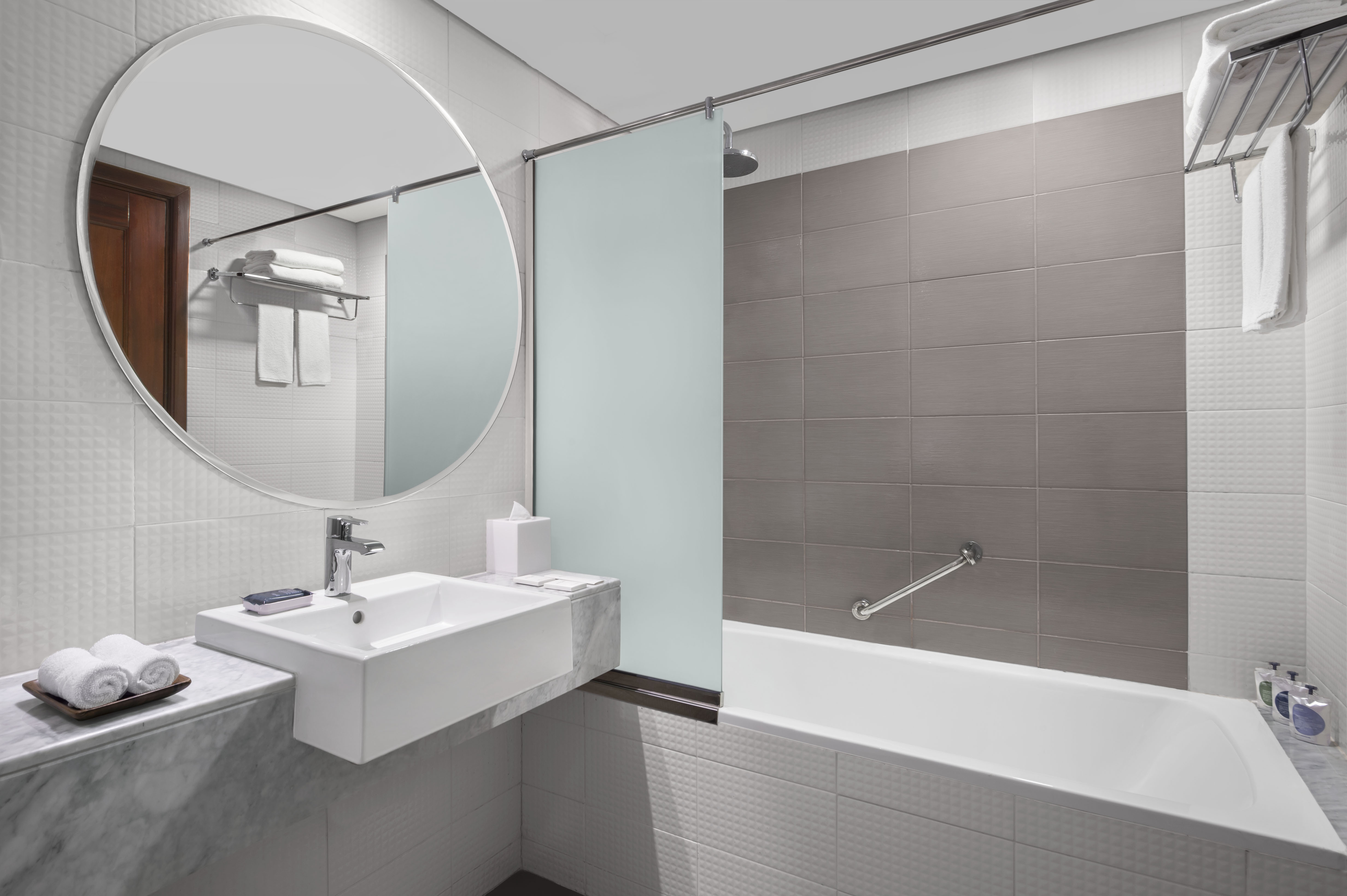 هتل LEVA Hotel, Mazaya Centre دبی