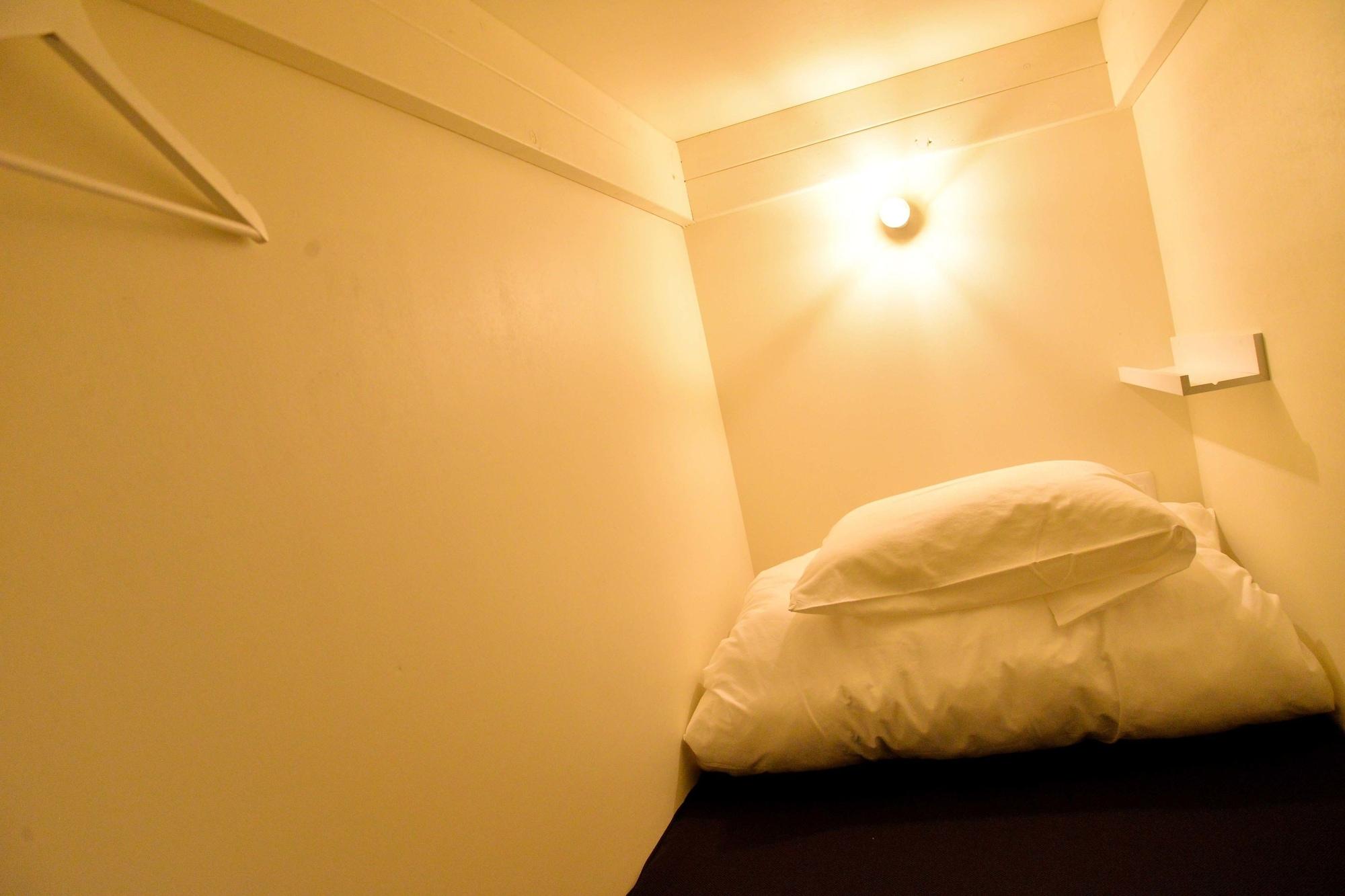 هتل Almond Hostel & Cafe توکیو