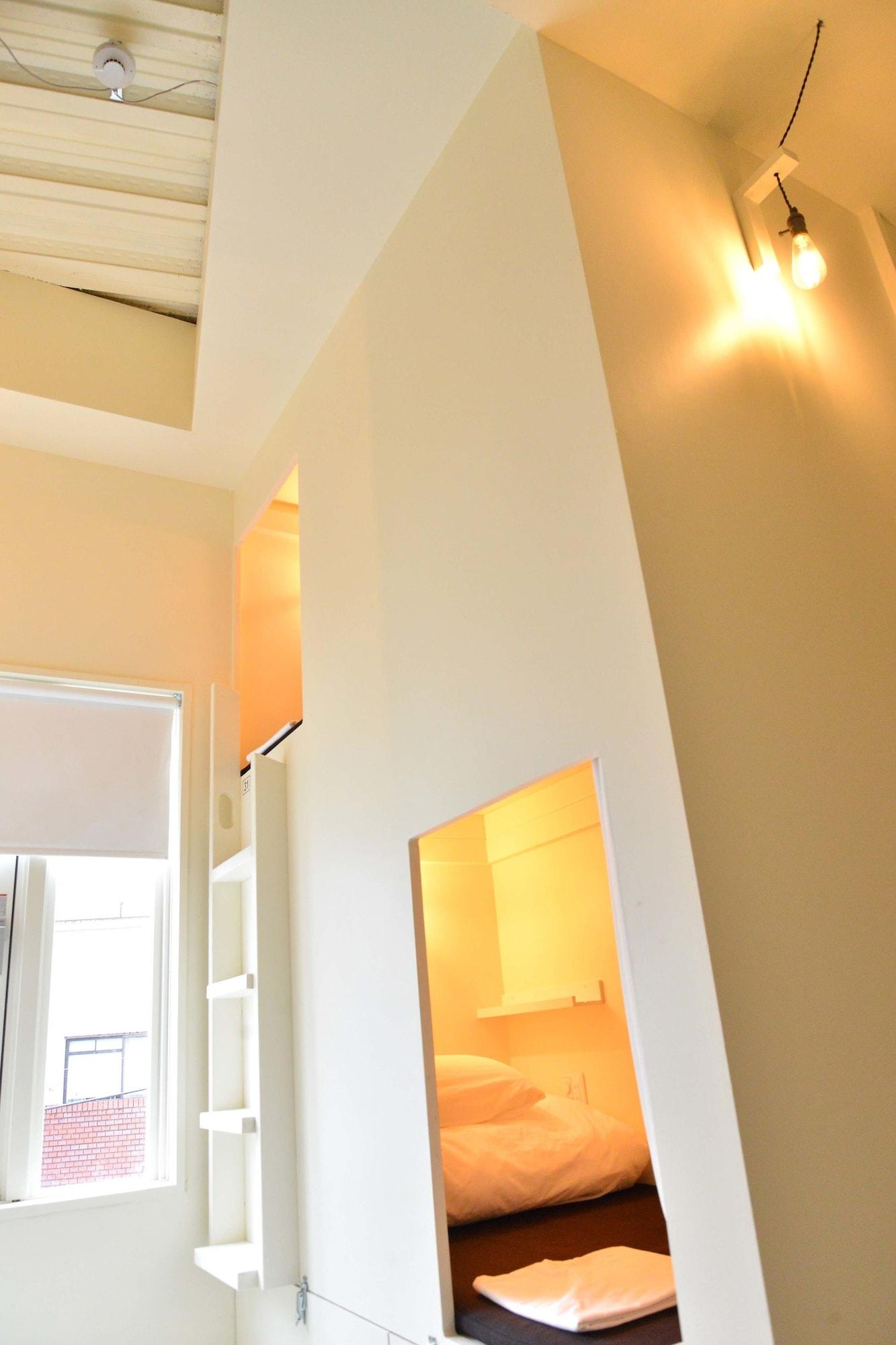 هتل Almond Hostel & Cafe توکیو