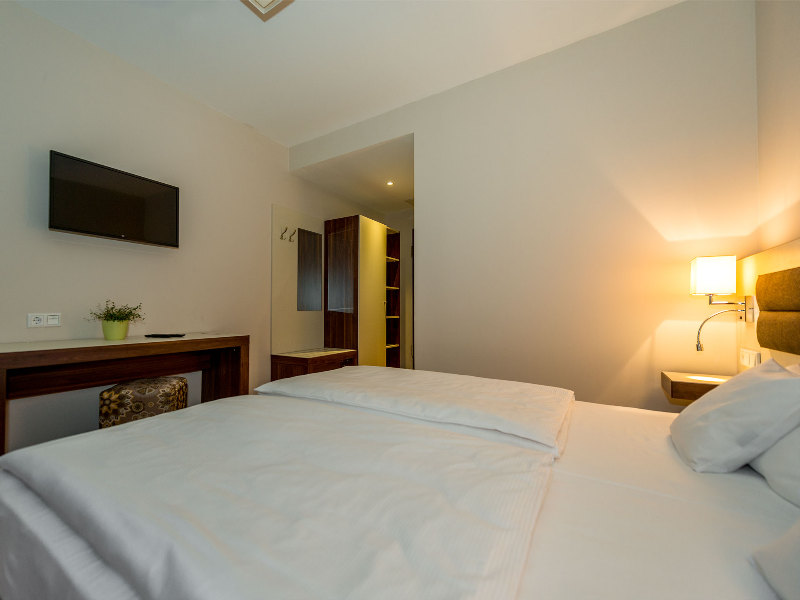 هتل Motel Plus Nordhausen Nordhausen