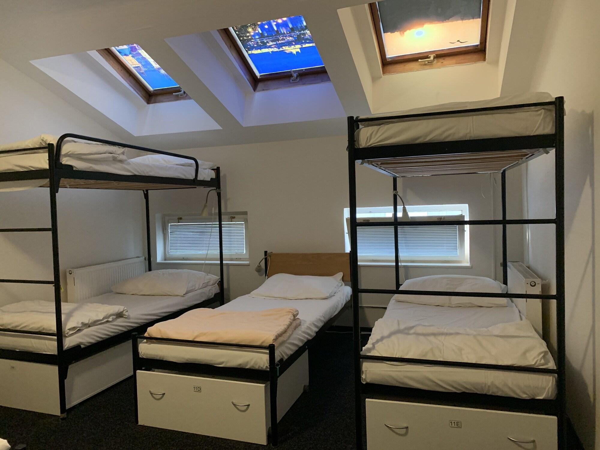 هتل Hostel Miles پراگ