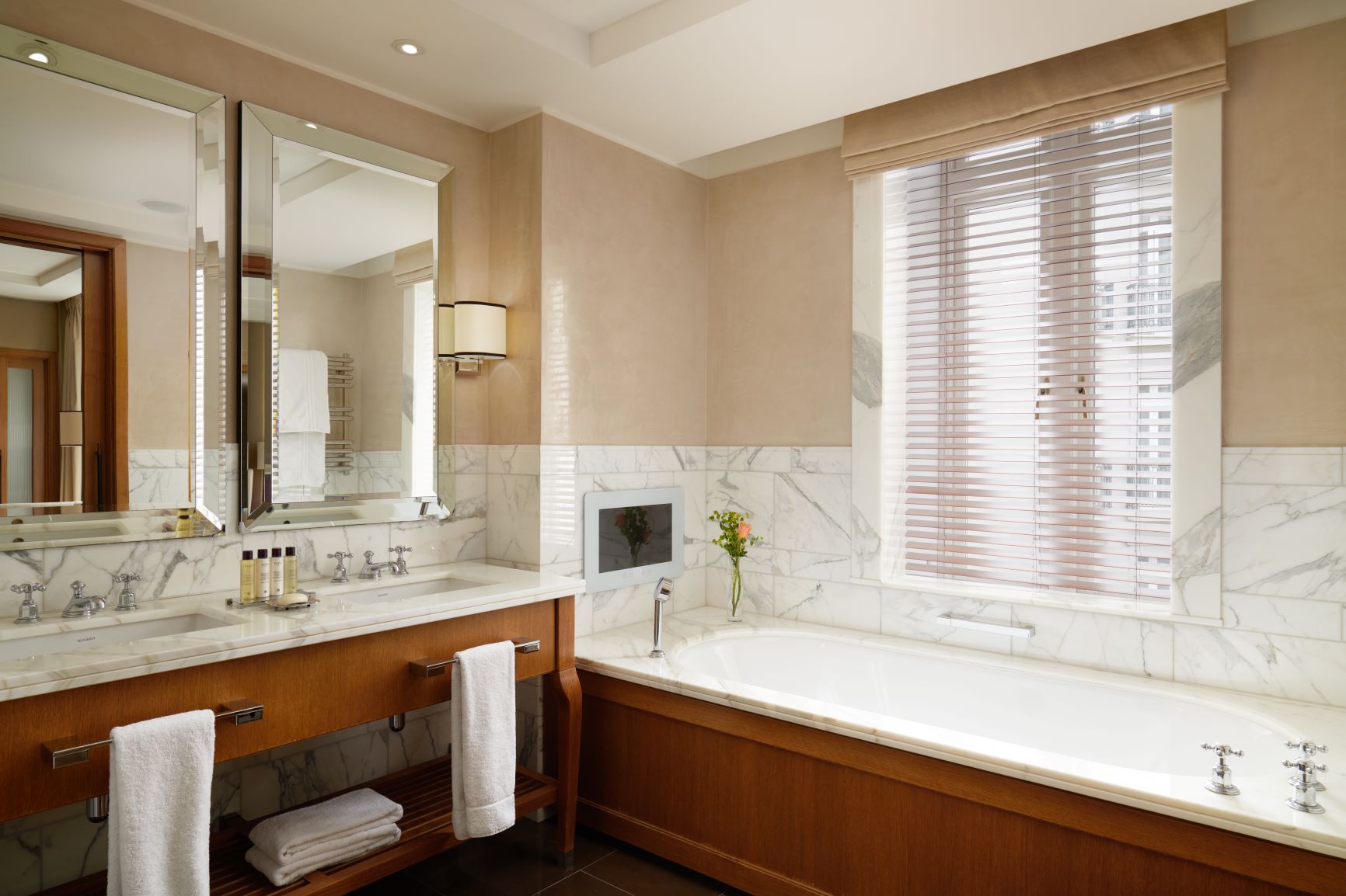 هتل Corinthia Hotel London لندن