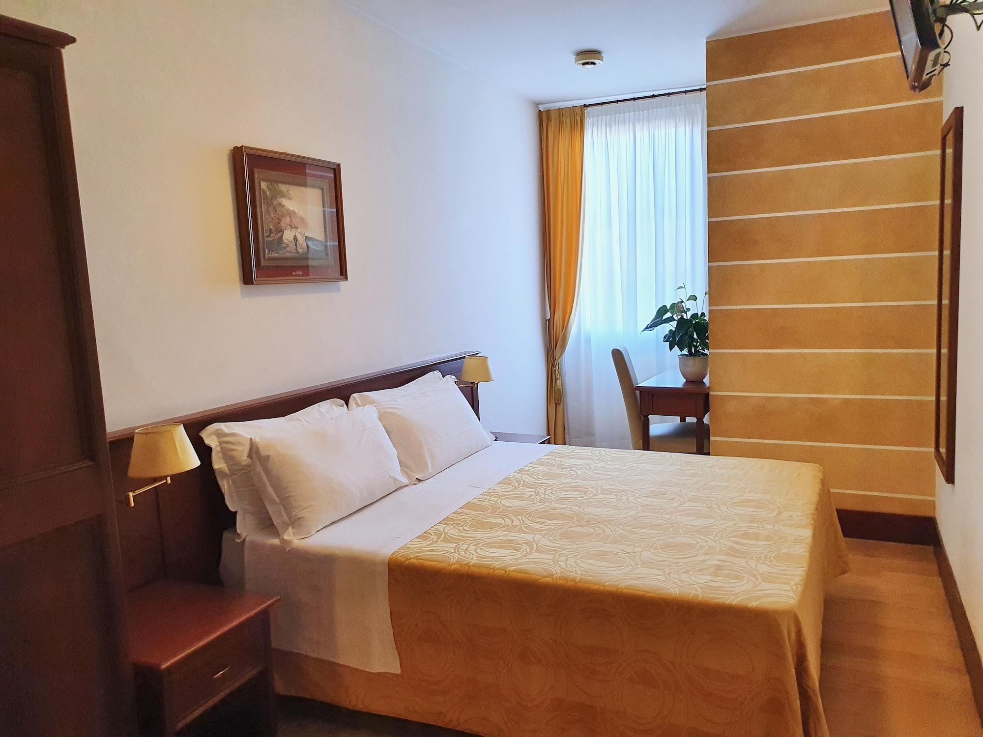 هتل Hotel Aurora ورونا