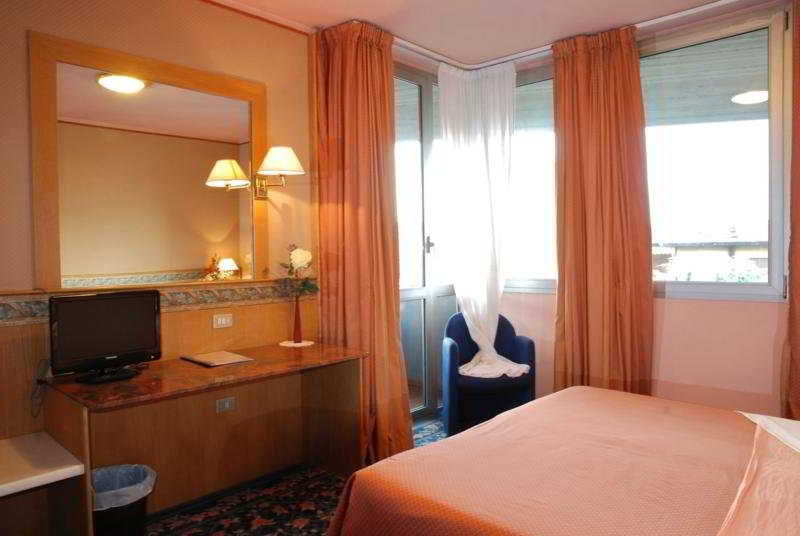 هتل Oleggio Malpensa Oleggio