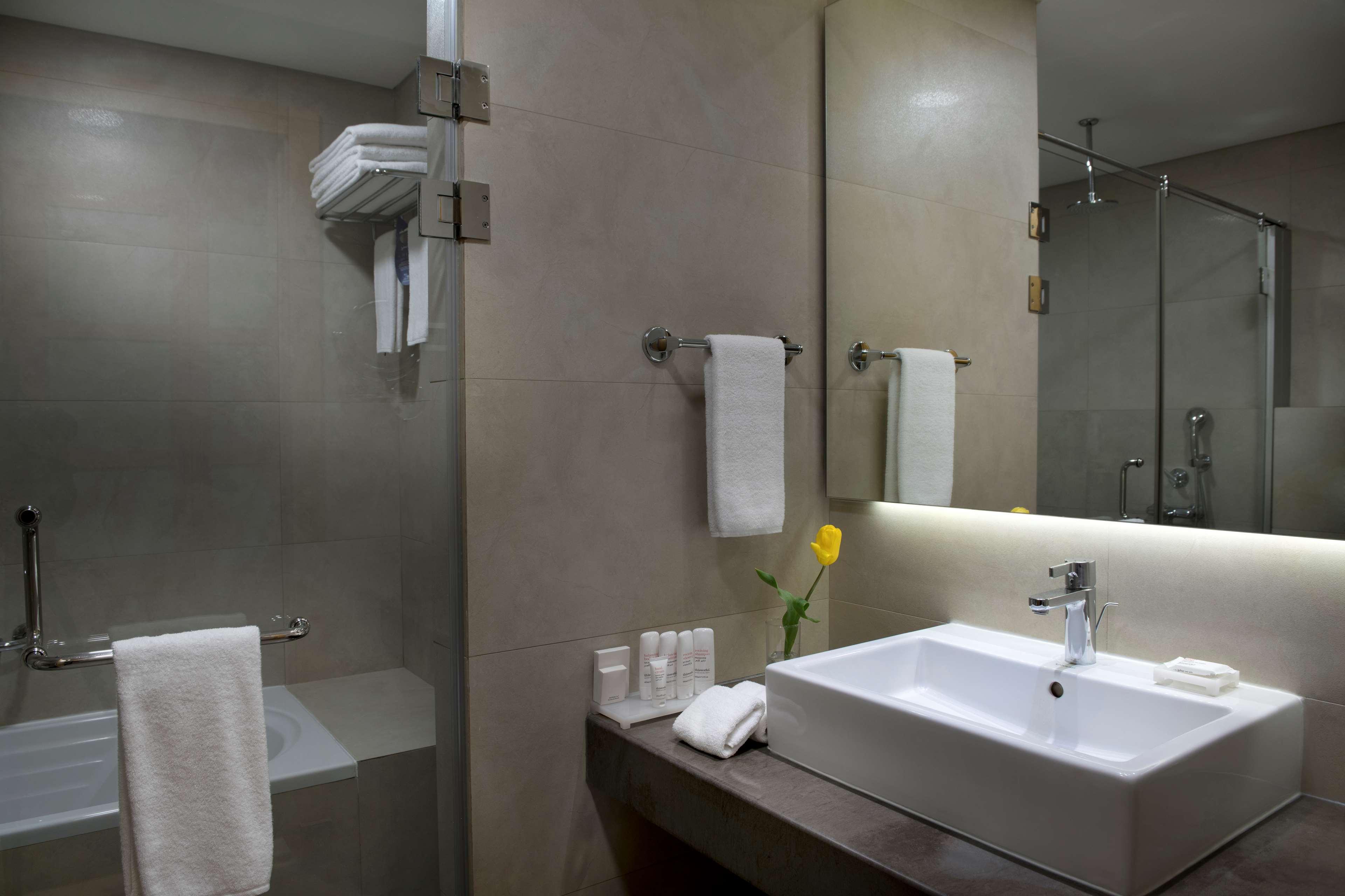 هتل Radisson Blu Hotel, Beirut Verdun بیروت