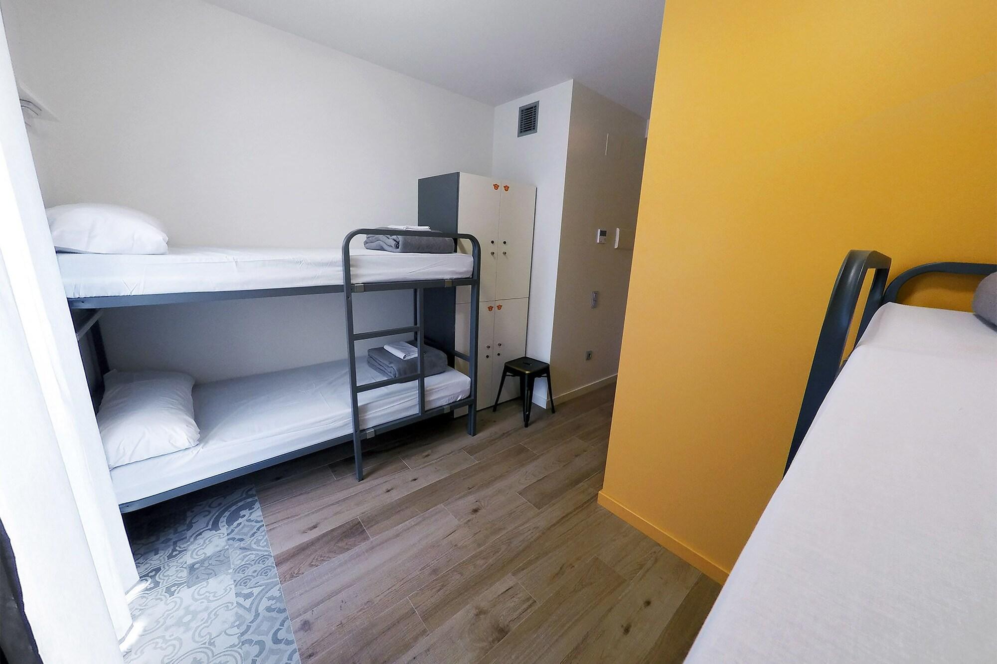 هتل Meeting Point Hostels بارسلونا