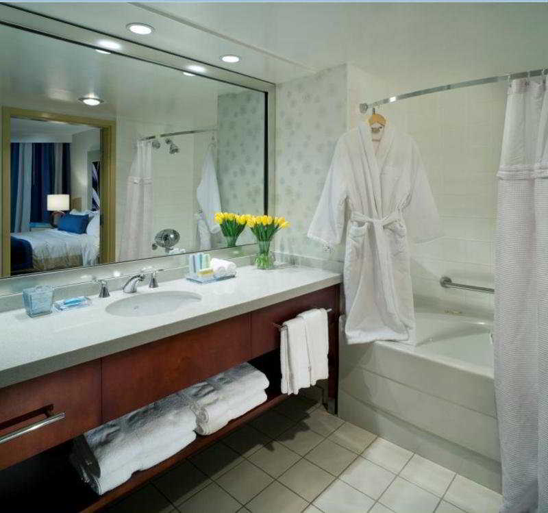 هتل Inn At The Quay New Westminster