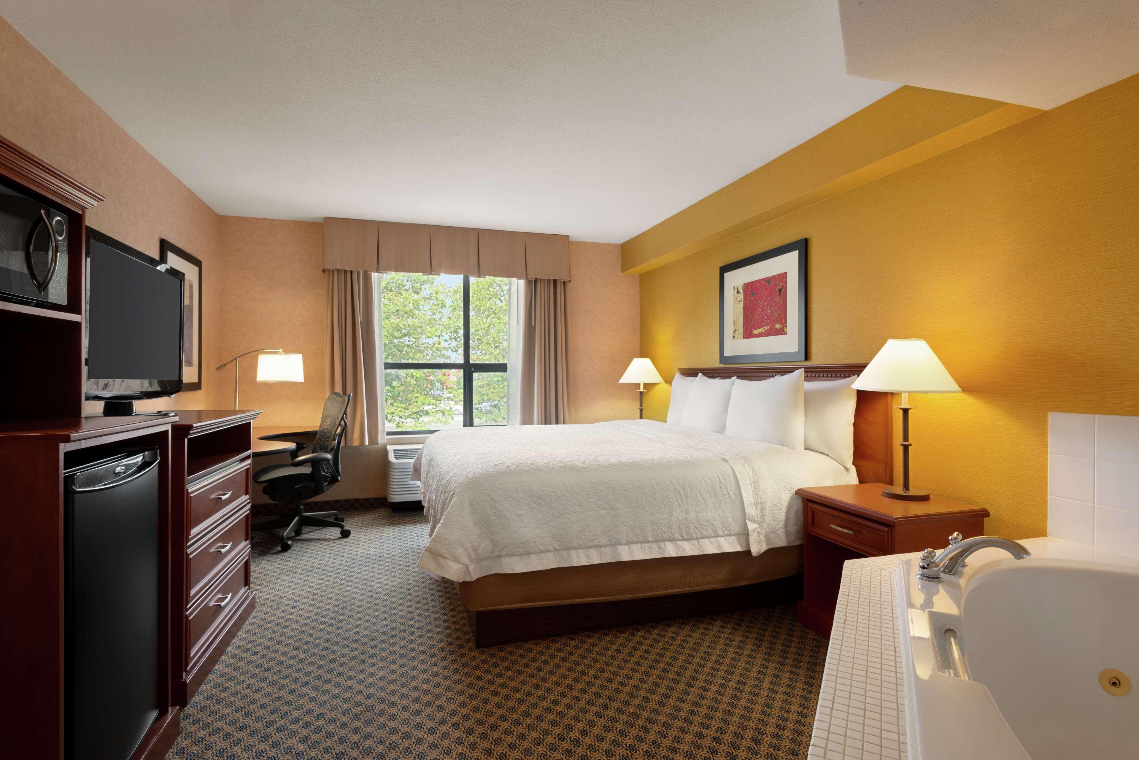 هتل Hampton Inn & Suites by Hilton Langley-Surrey Surrey