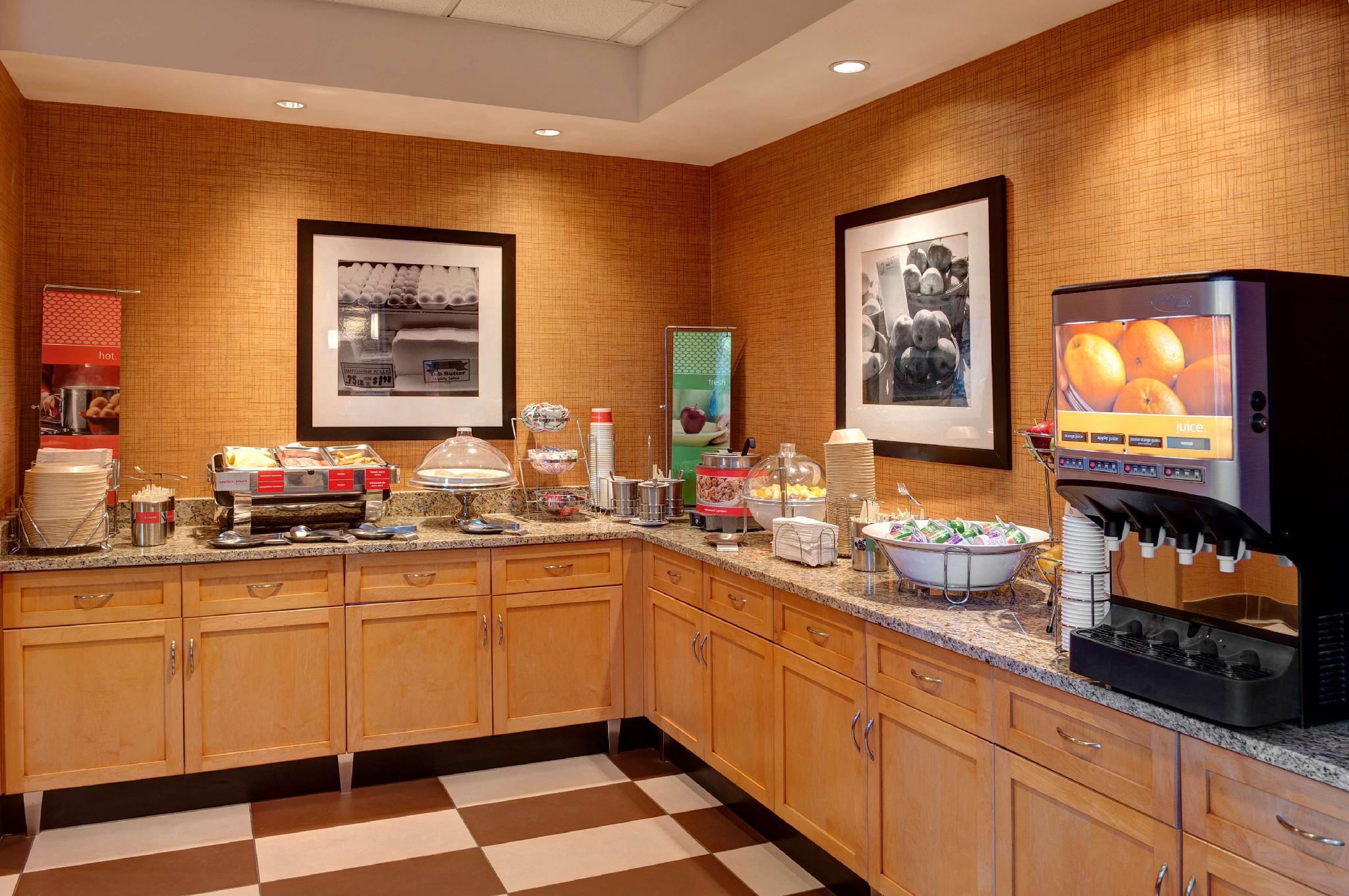 هتل Hampton Inn & Suites by Hilton Langley-Surrey Surrey