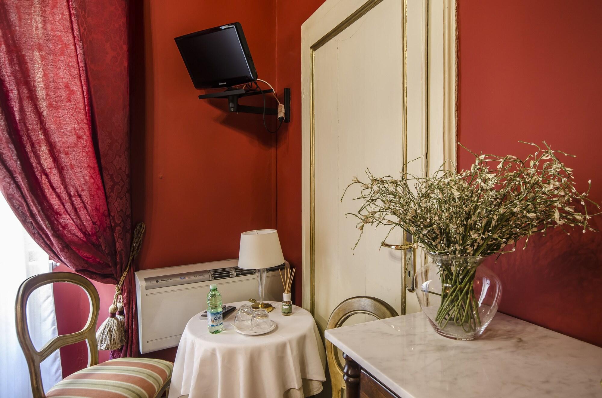 هتل B&B La Boheme لوکا