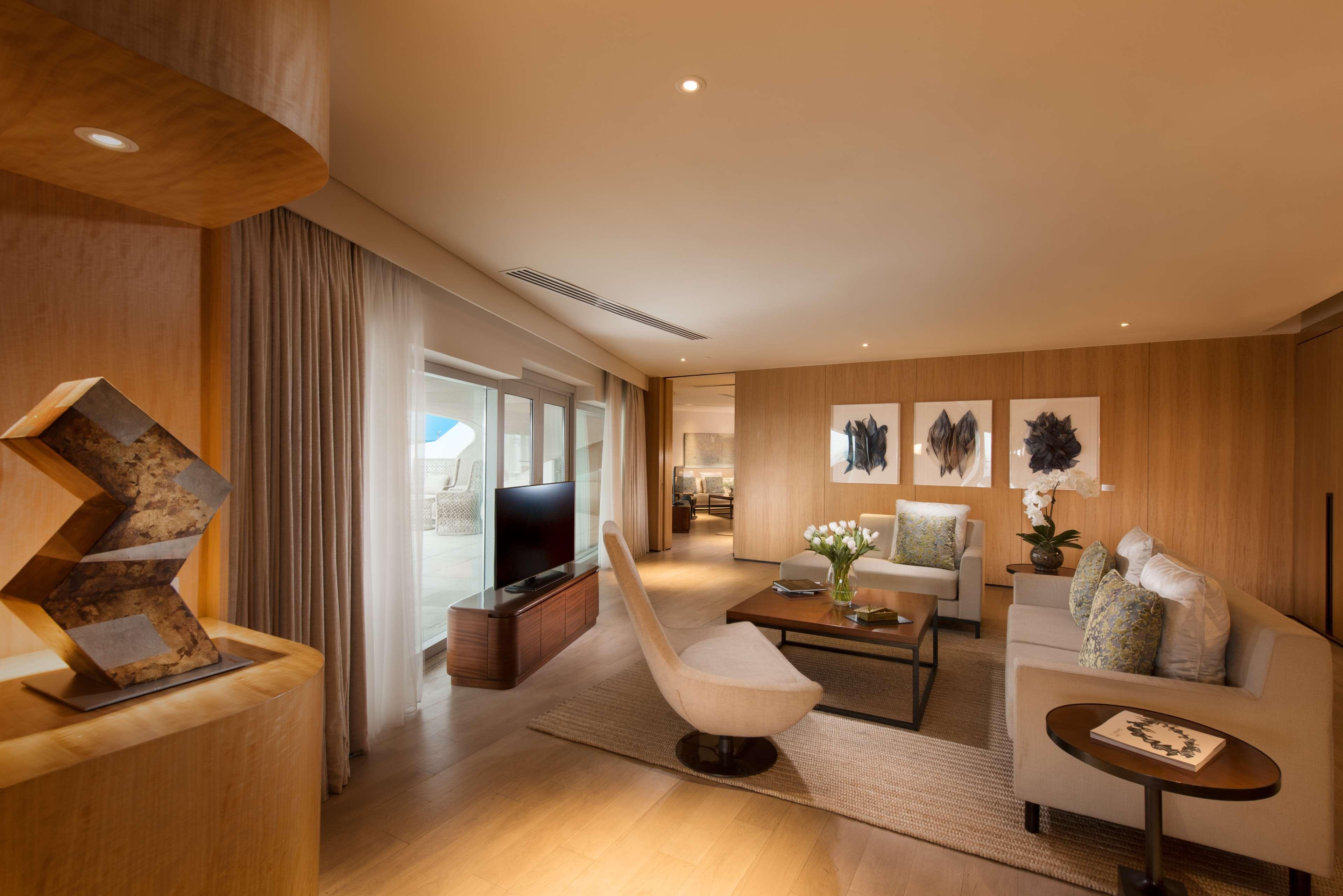 هتل Conrad Manila Pasay City