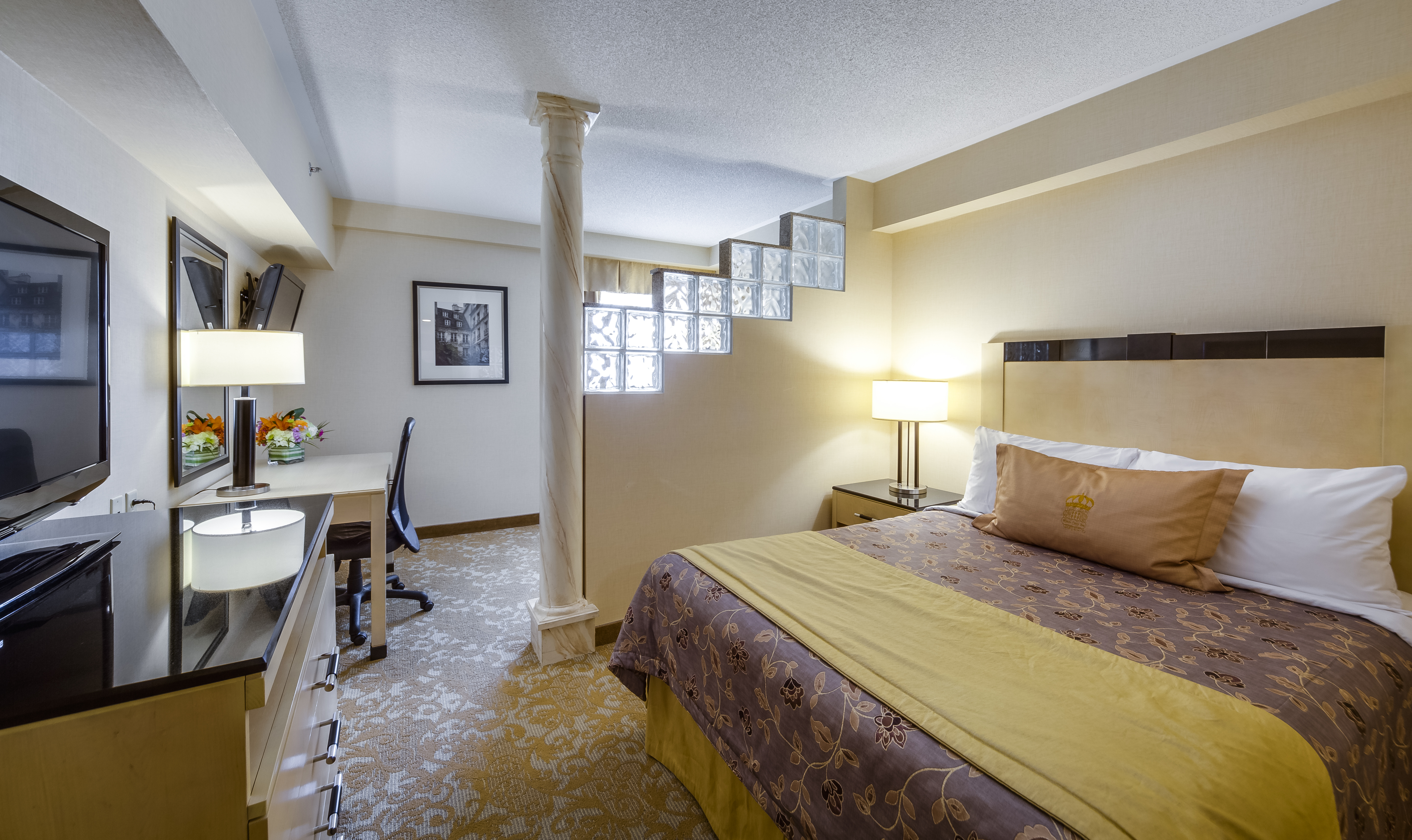 هتل Monte Carlo Inn & Suites Downtown Markham Markham