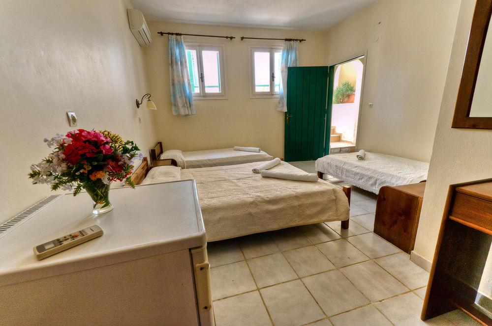 هتل Anezina Villas Perissa