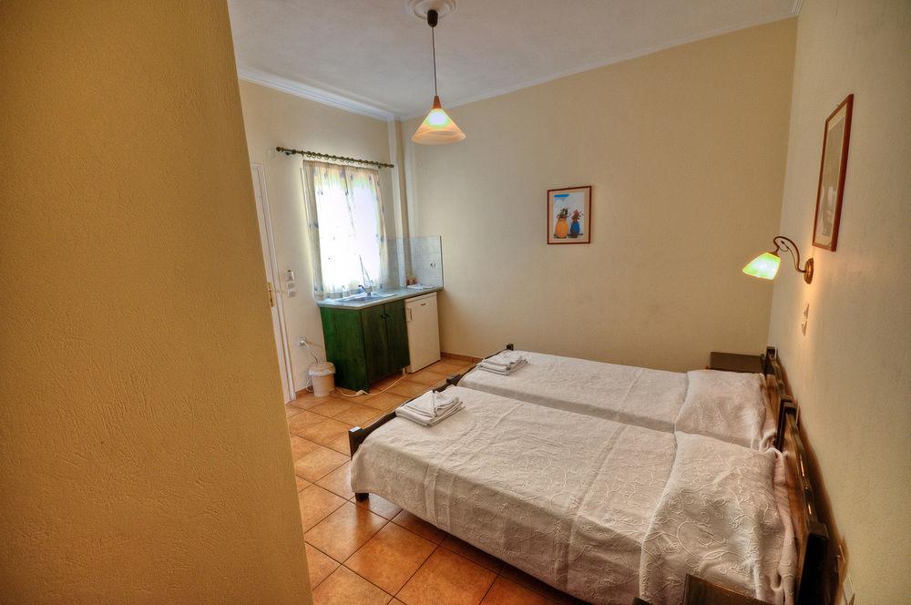 هتل Anezina Villas Perissa