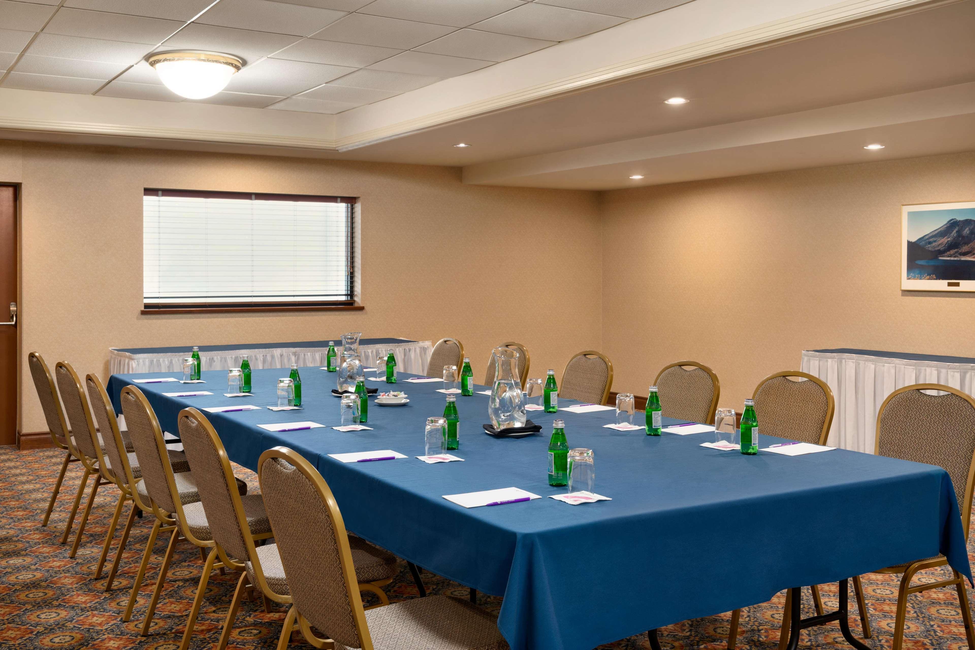 هتل Coast Prince George Hotel by APA Prince George