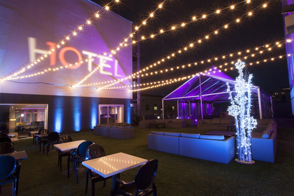 هتل Hotel 10 مونترال